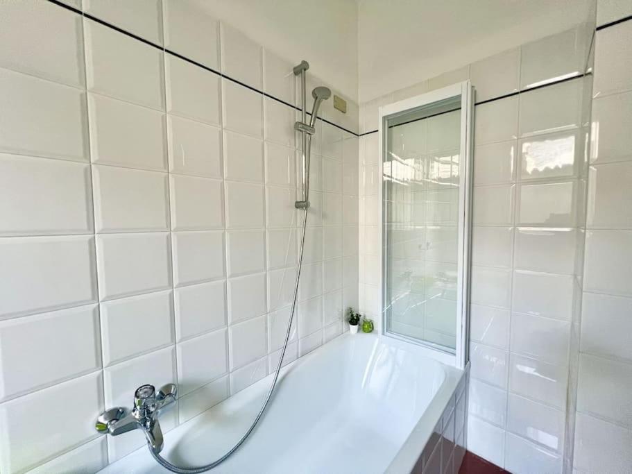 Front 2-bedroom Flat - 6 Persons *
