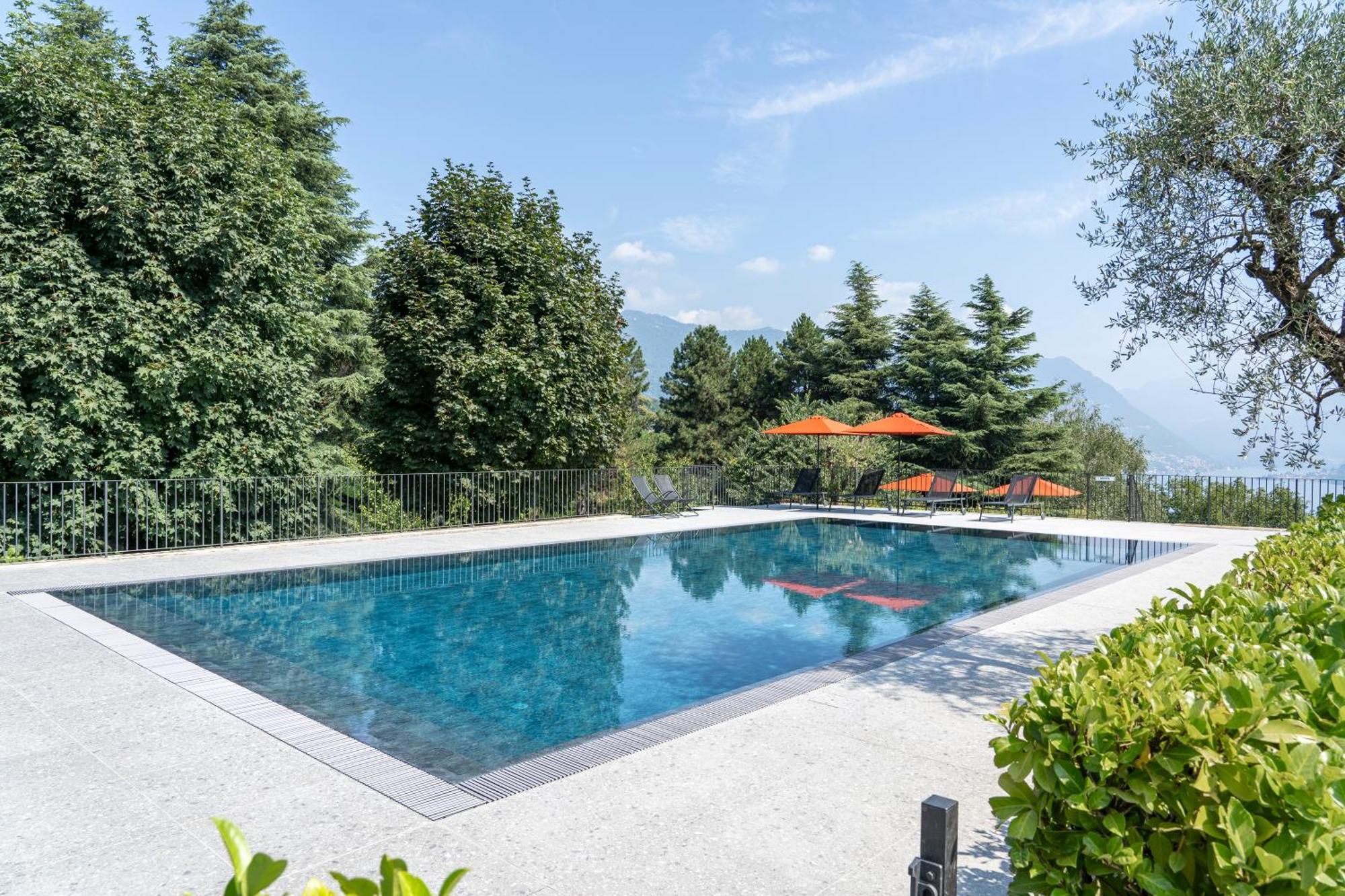 Alex's Luxury View Pool And Tennis Como