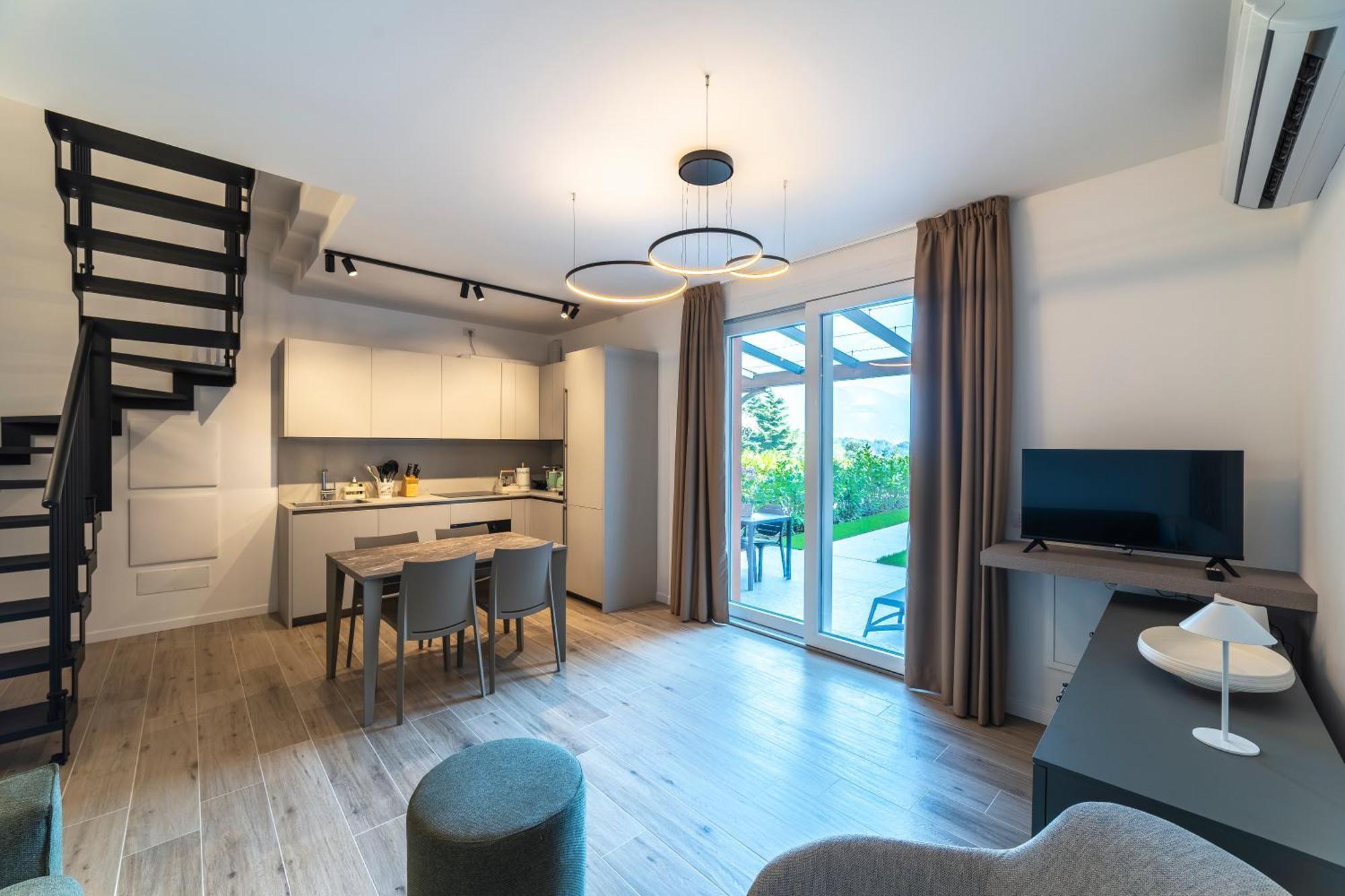 Alex's Luxury View Pool And Tennis Apartment Como
