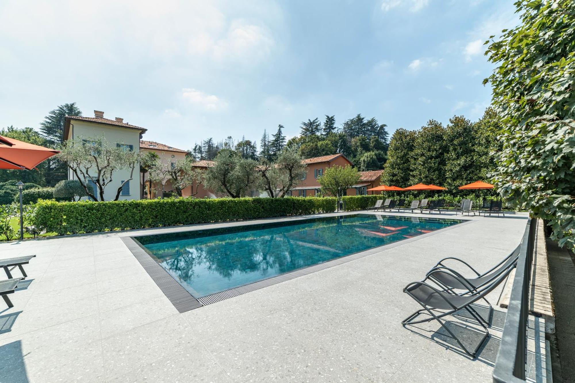 Alex's Luxury View Pool And Tennis Apartment