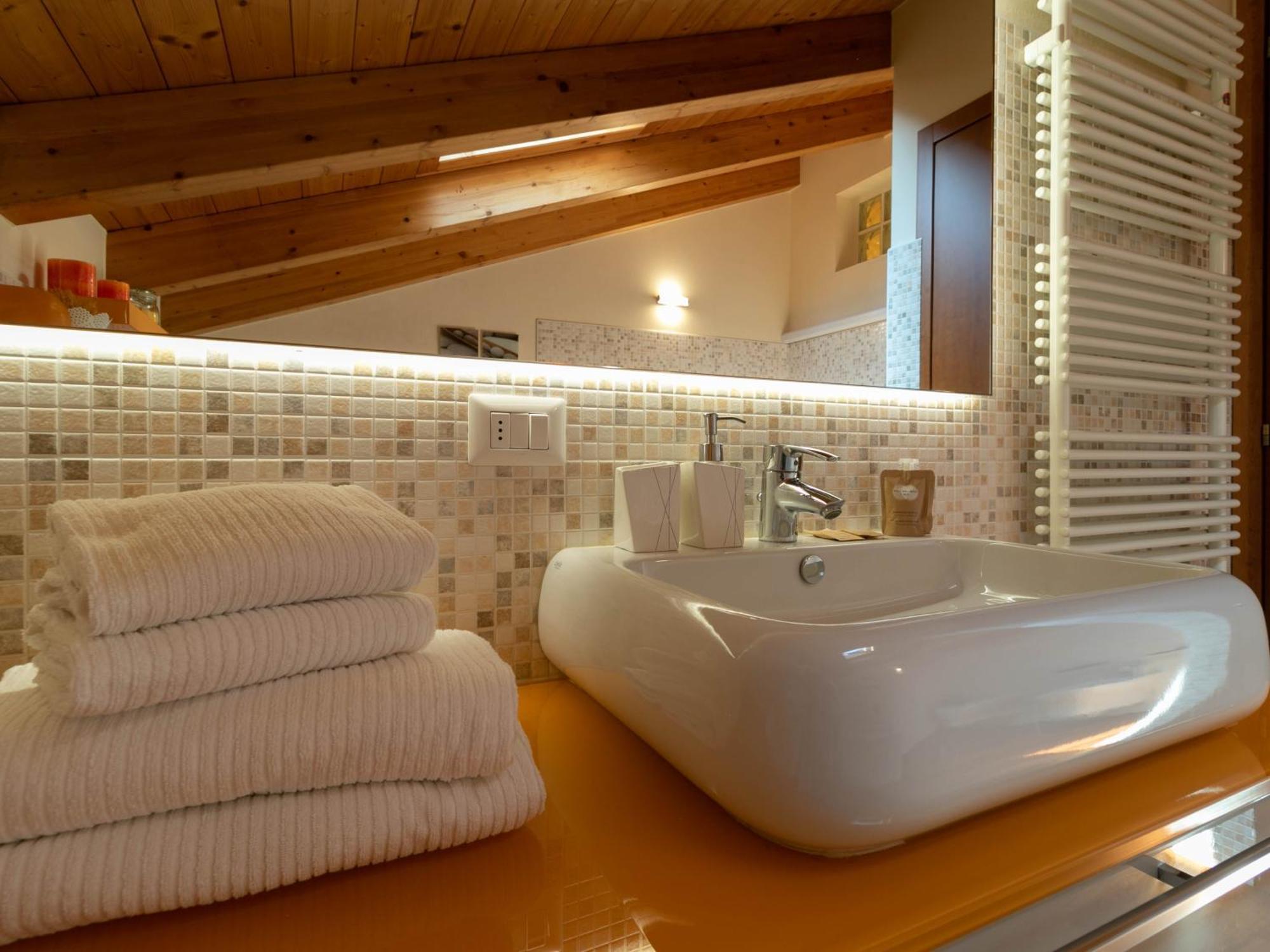 Mamma Ciccia - Casa Laura Elegant & Spacious * Mandello del Lario