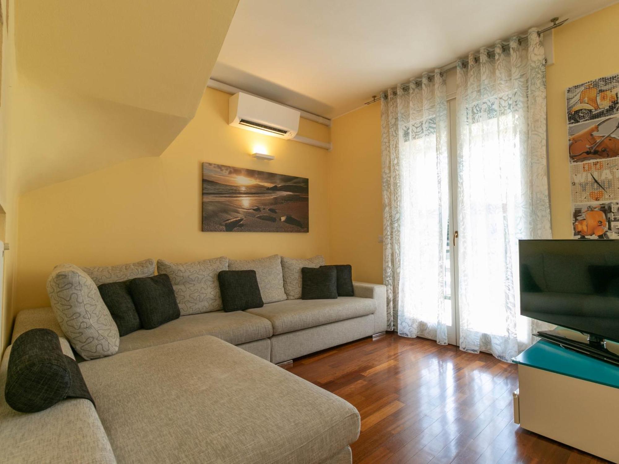 Mamma Ciccia - Casa Laura Elegant & Spacious Apartment Mandello del Lario