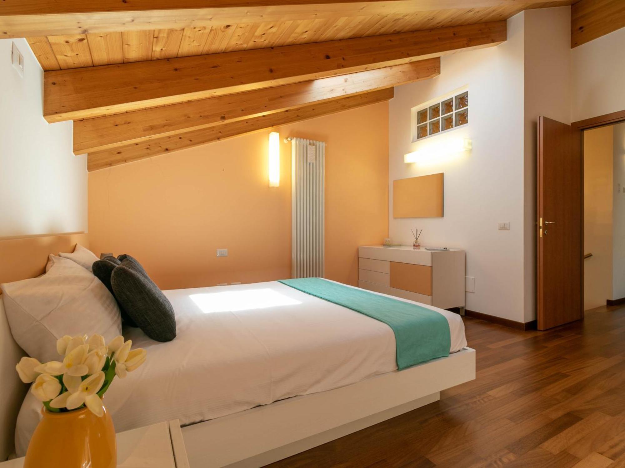 Apartment Mamma Ciccia - Casa Laura Elegant & Spacious Mandello del Lario