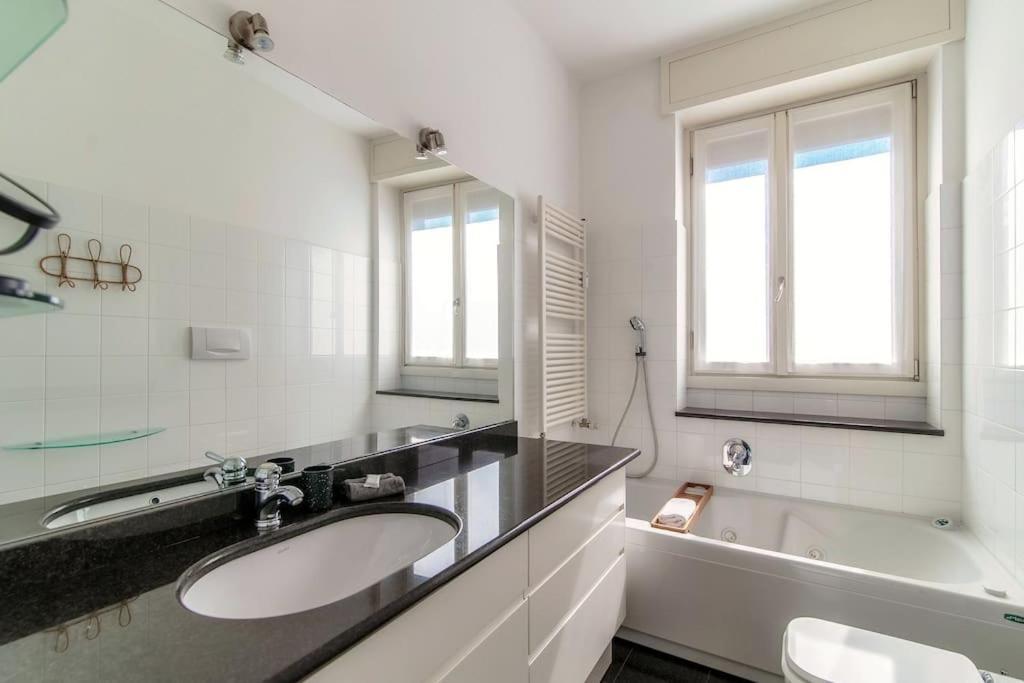 Apartment Elegante Casa Con Garage Ac Wifi Balcony