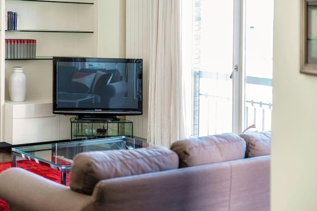 Apartment Elegante Casa Con Garage Ac Wifi Balcony Como