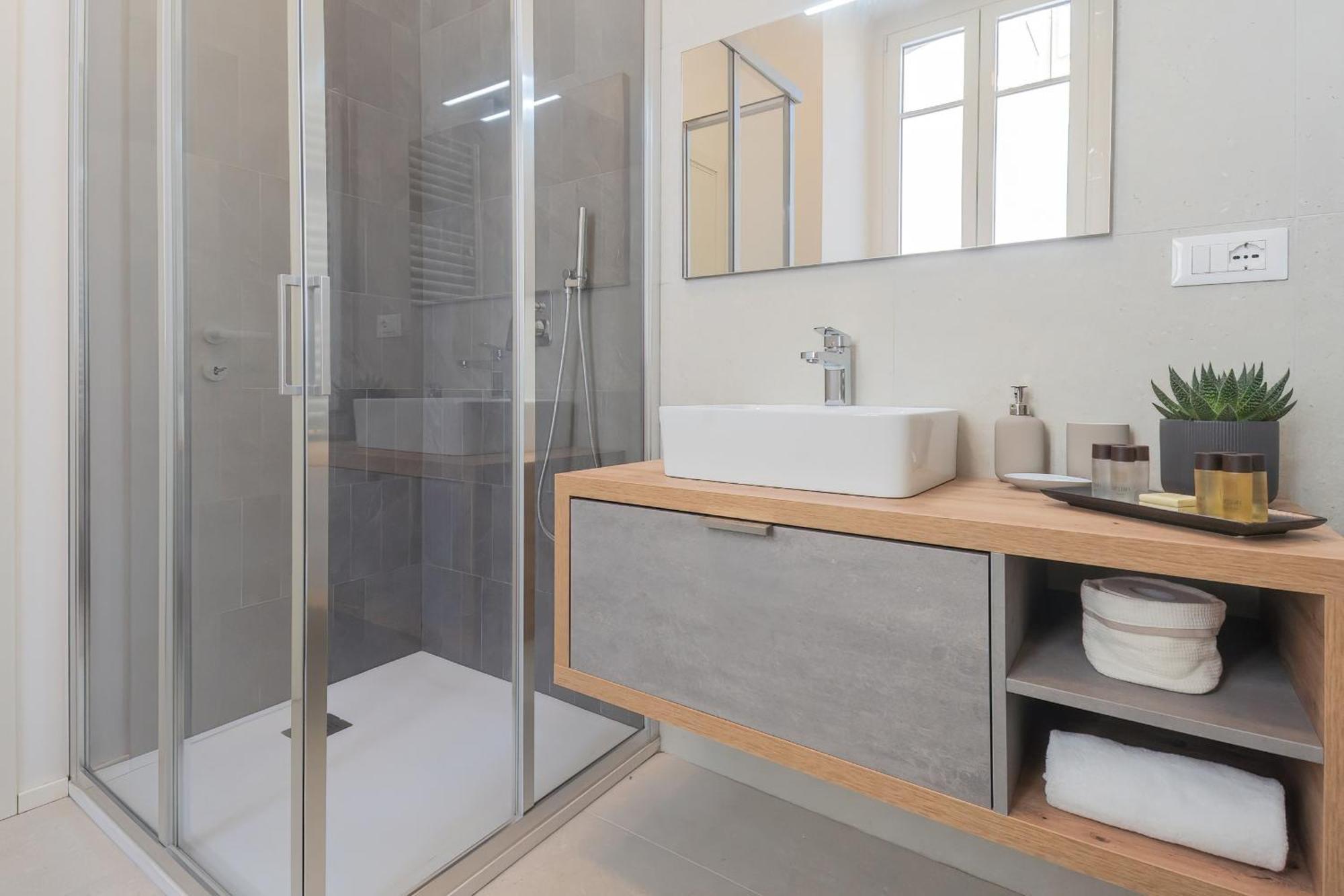 Manaraquattro - In Near The Center With Free Parking - Como