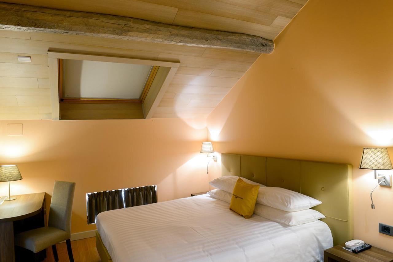 Relais & Castello Di Casiglio Hotel 4*