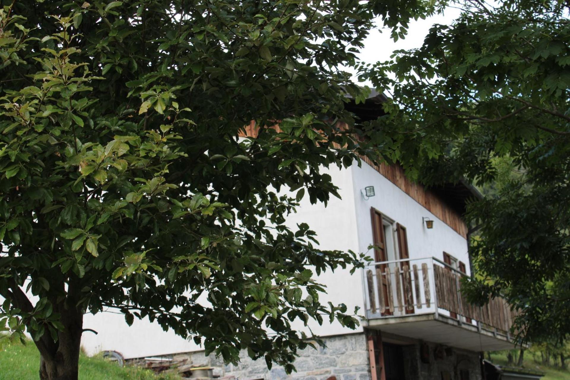 Casa San Primo, Zelbio, Di