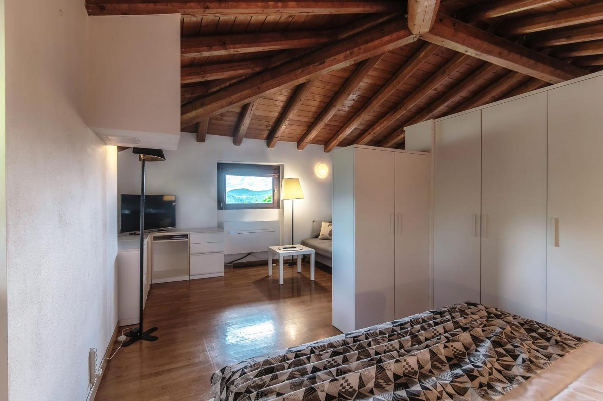 Valles & Mars Apartment