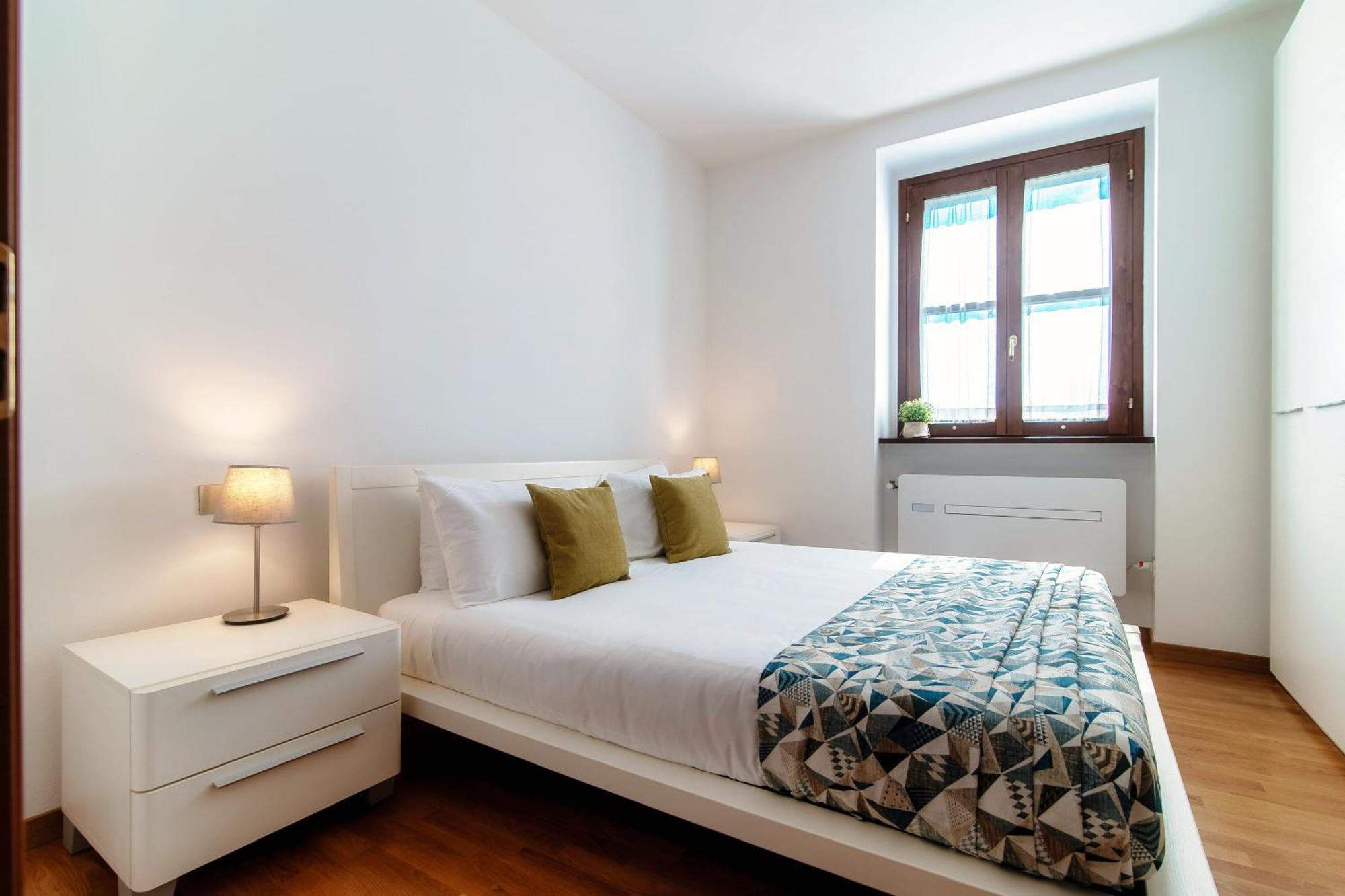 Valles & Mars Apartment Como