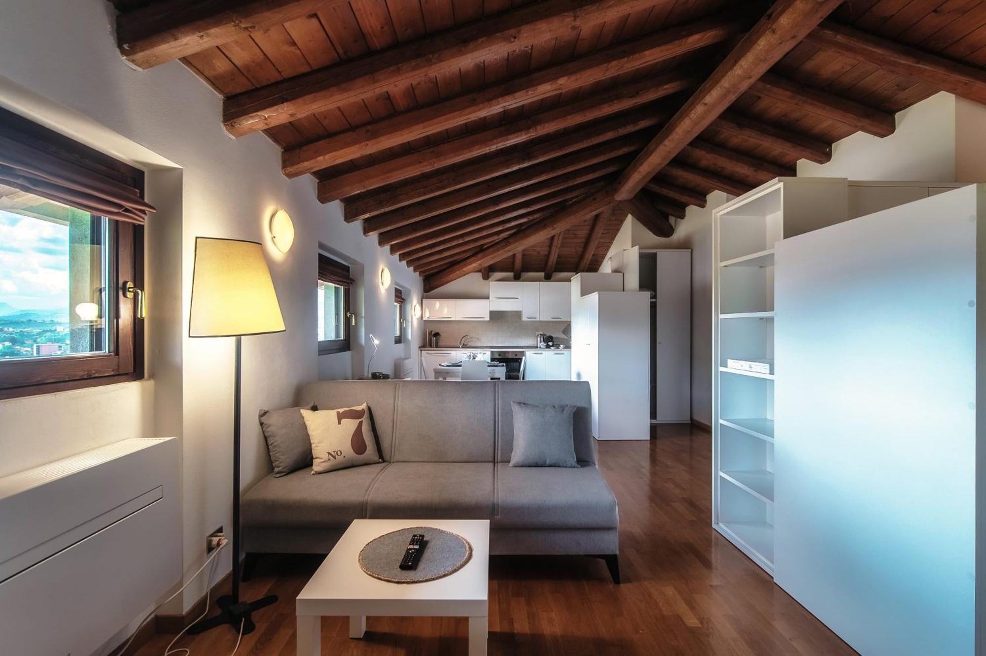 Valles & Mars Apartment Como