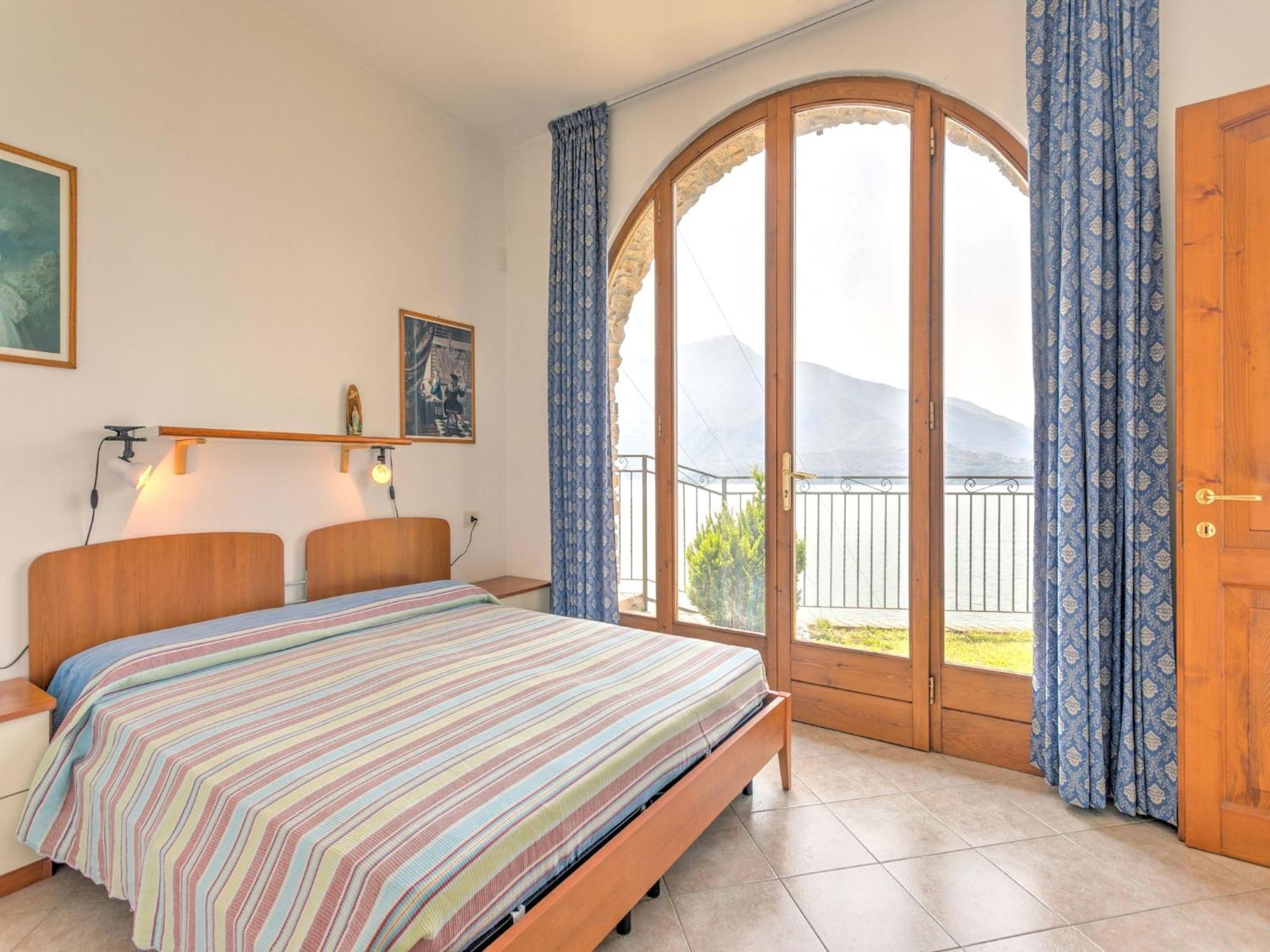 Wonderful Flat With Swimming Pool Lift And Garden *
