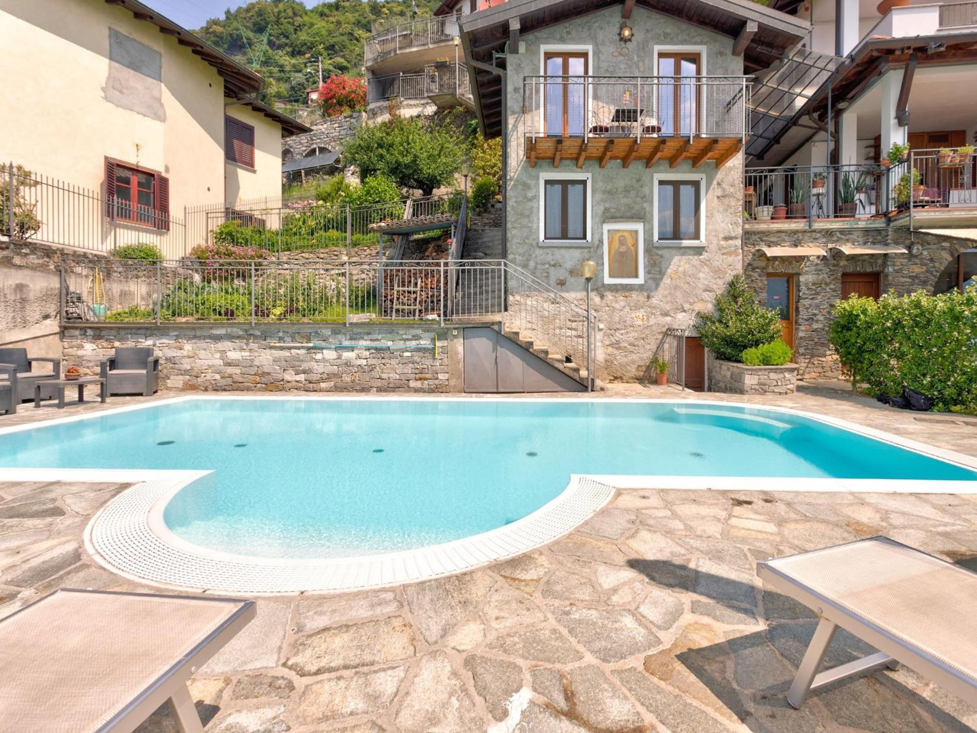 Wonderful Flat With Swimming Pool Lift And Garden Gravedona