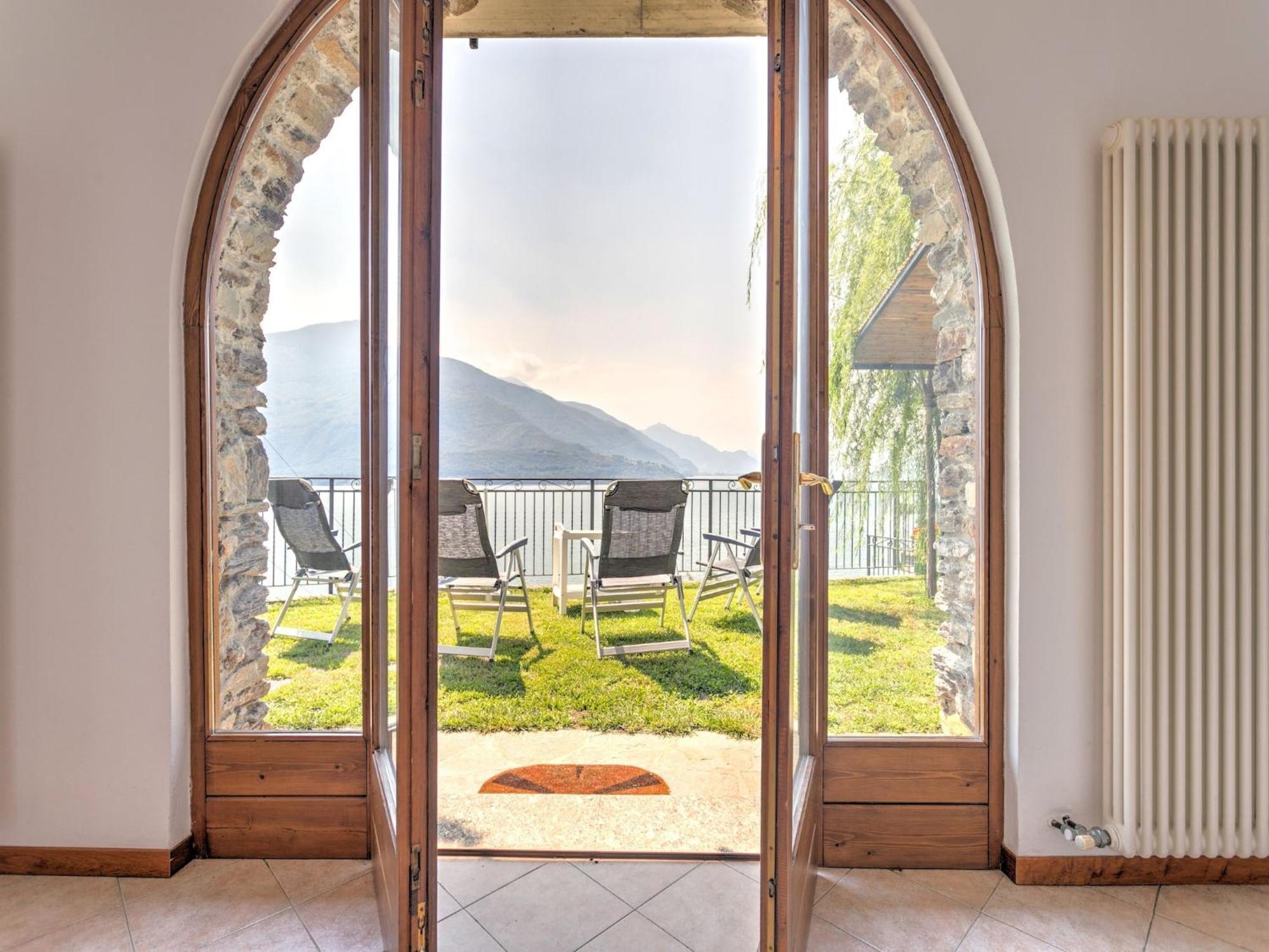 Wonderful Flat With Swimming Pool Lift And Garden * Gravedona