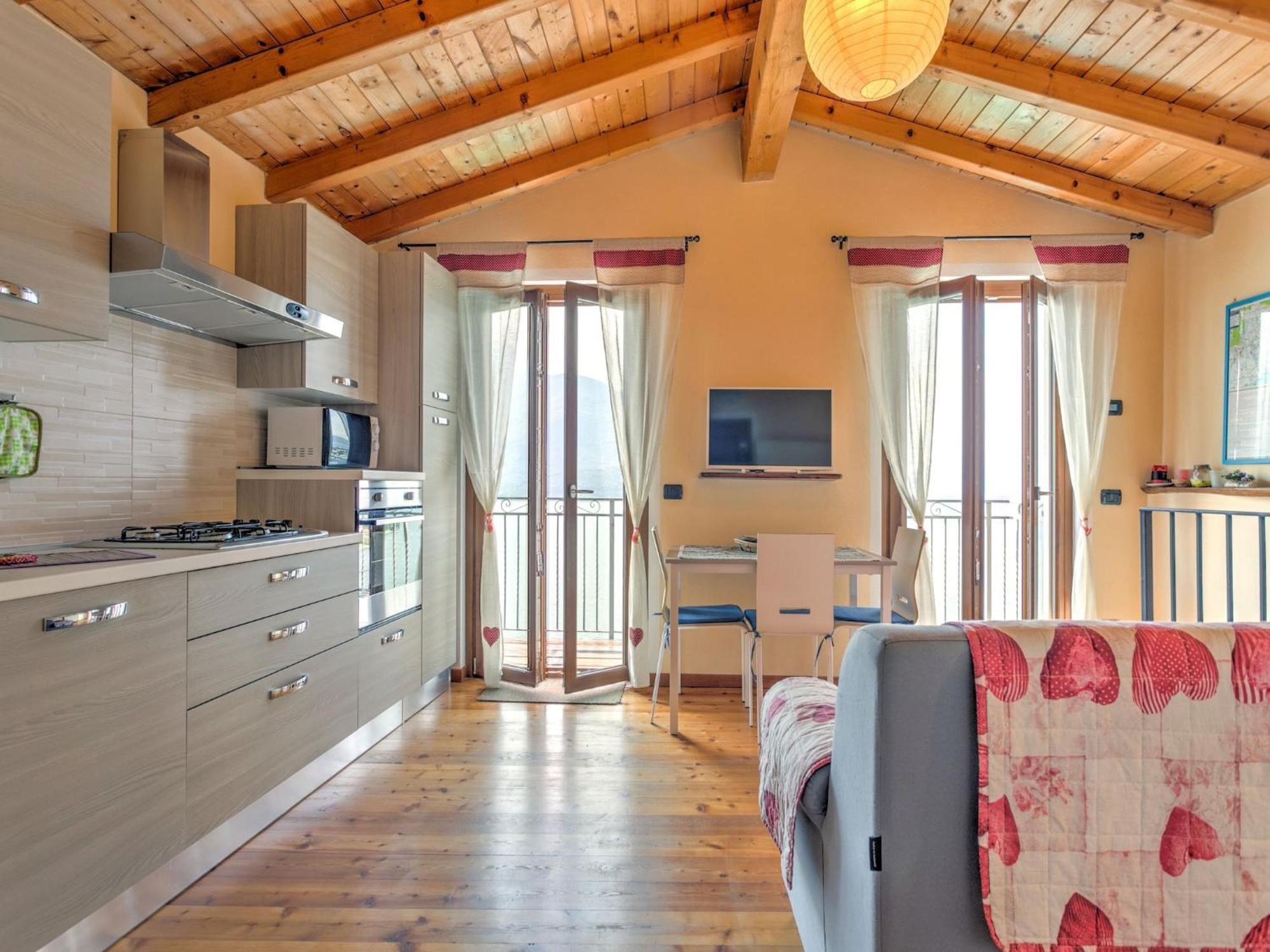 Wonderful Flat With Swimming Pool Lift And Garden Gravedona