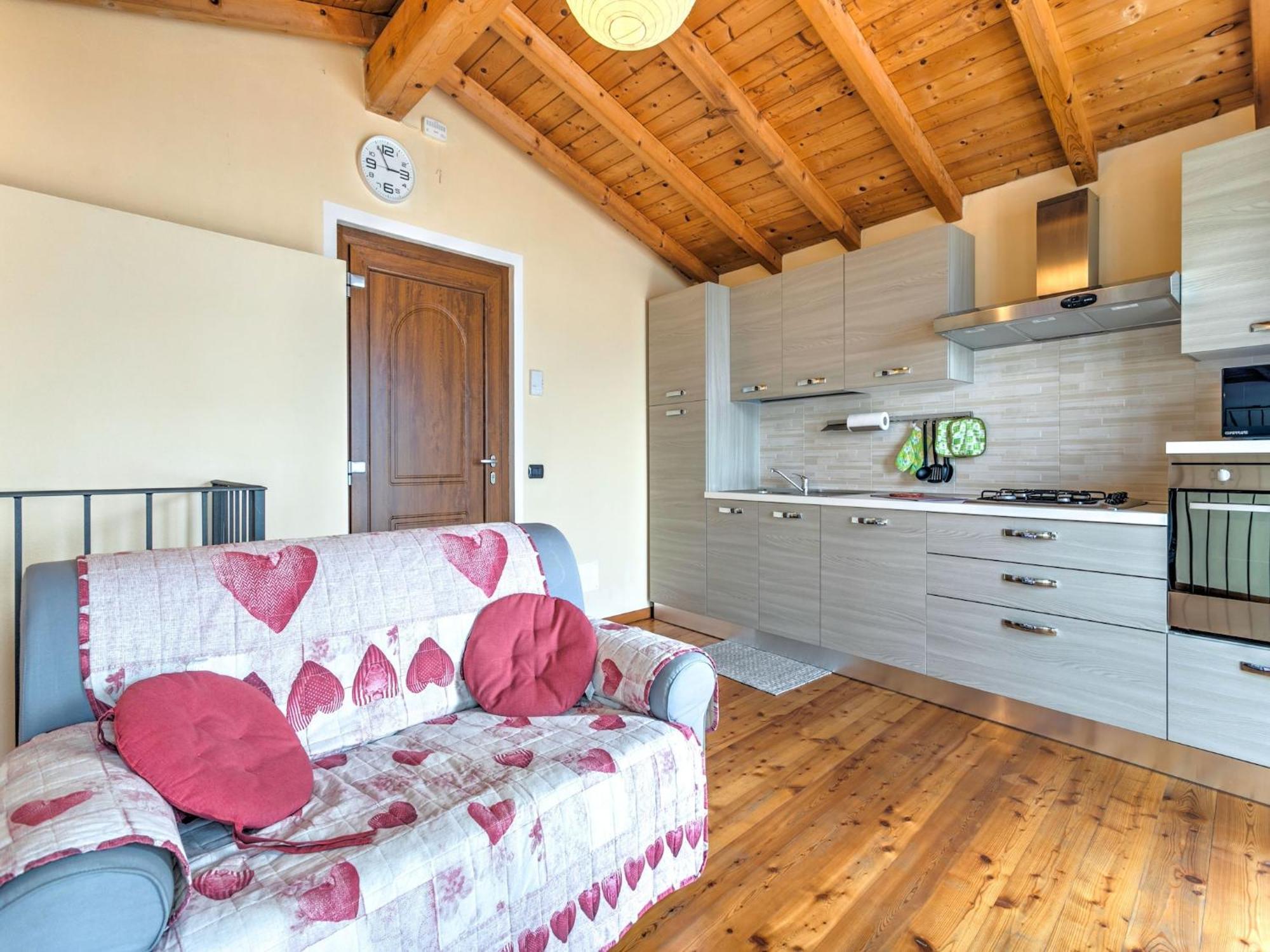 Wonderful Flat With Swimming Pool Lift And Garden Apartment Gravedona