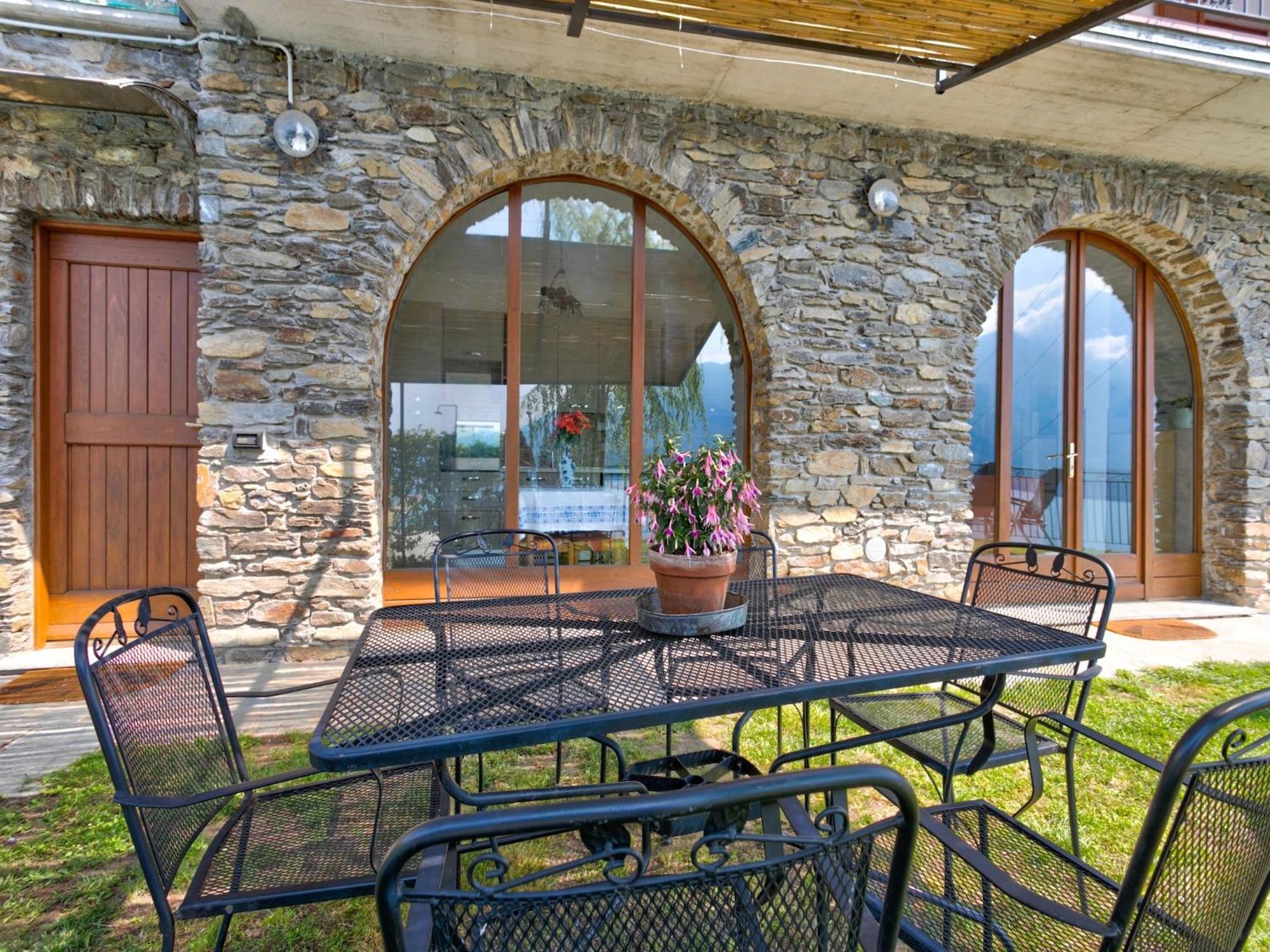 Apartment Wonderful Flat With Swimming Pool Lift And Garden Gravedona