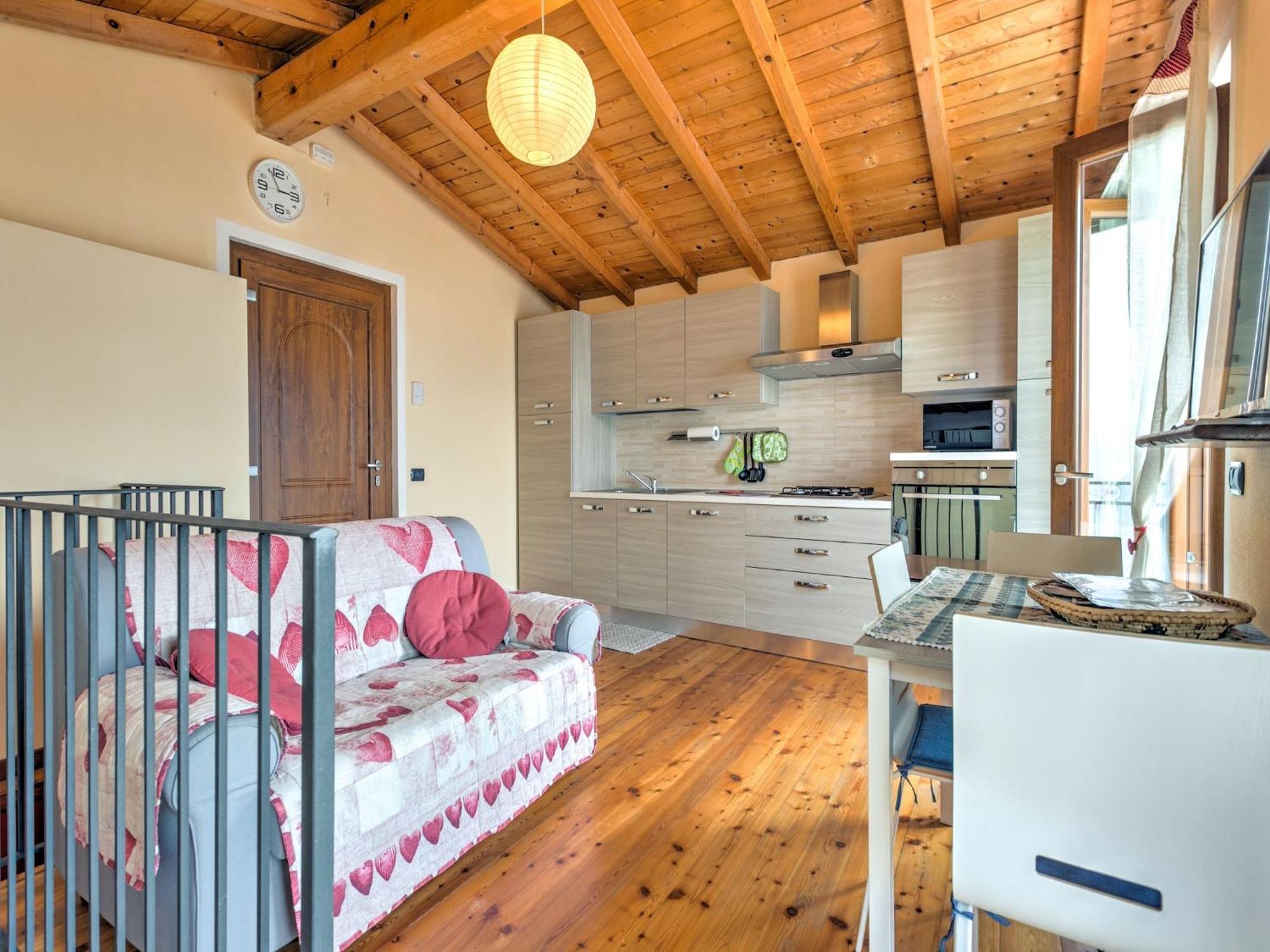 Wonderful Flat With Swimming Pool Lift And Garden Apartment