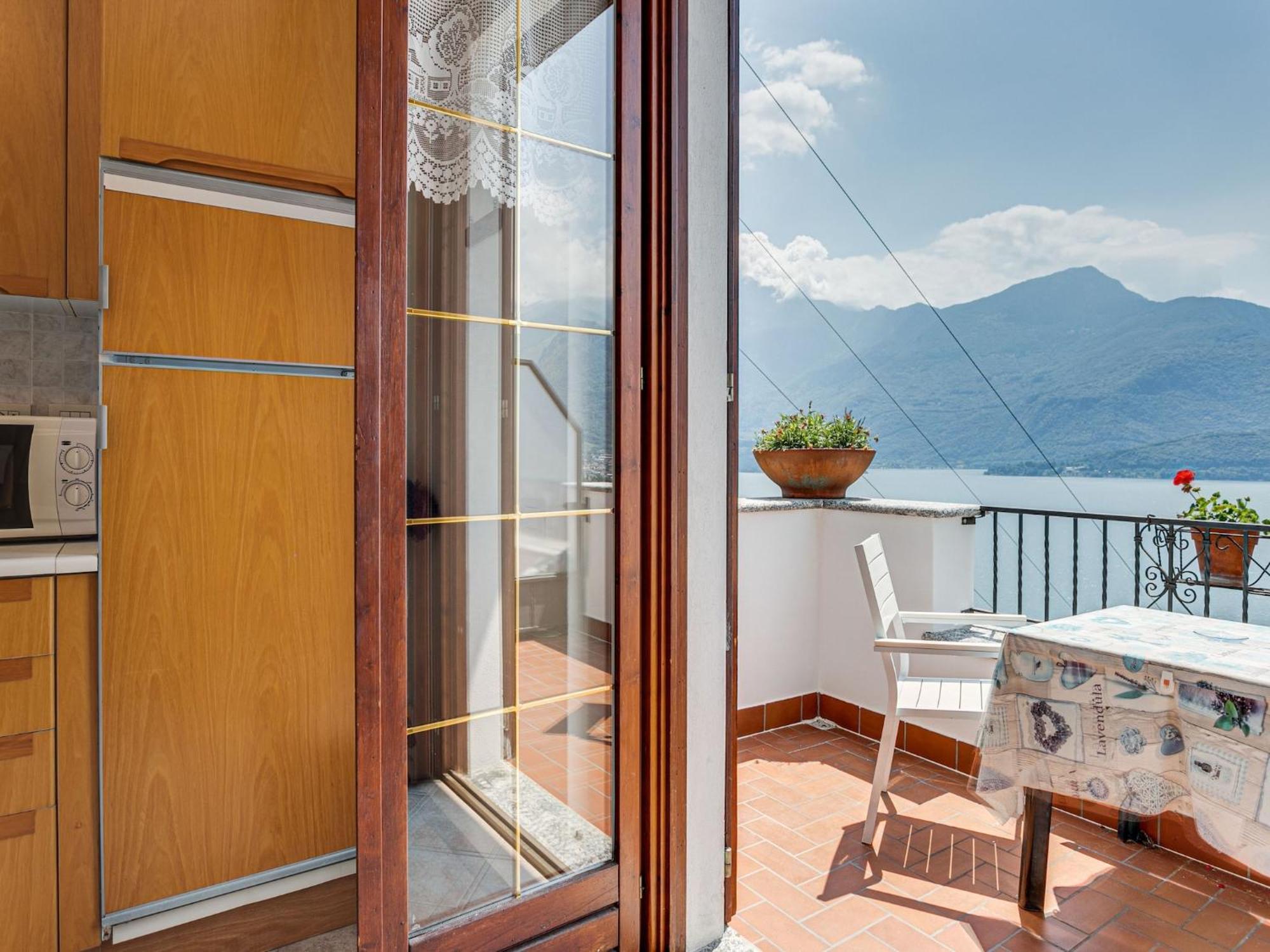 Wonderful Flat With Swimming Pool Lift And Garden * Gravedona