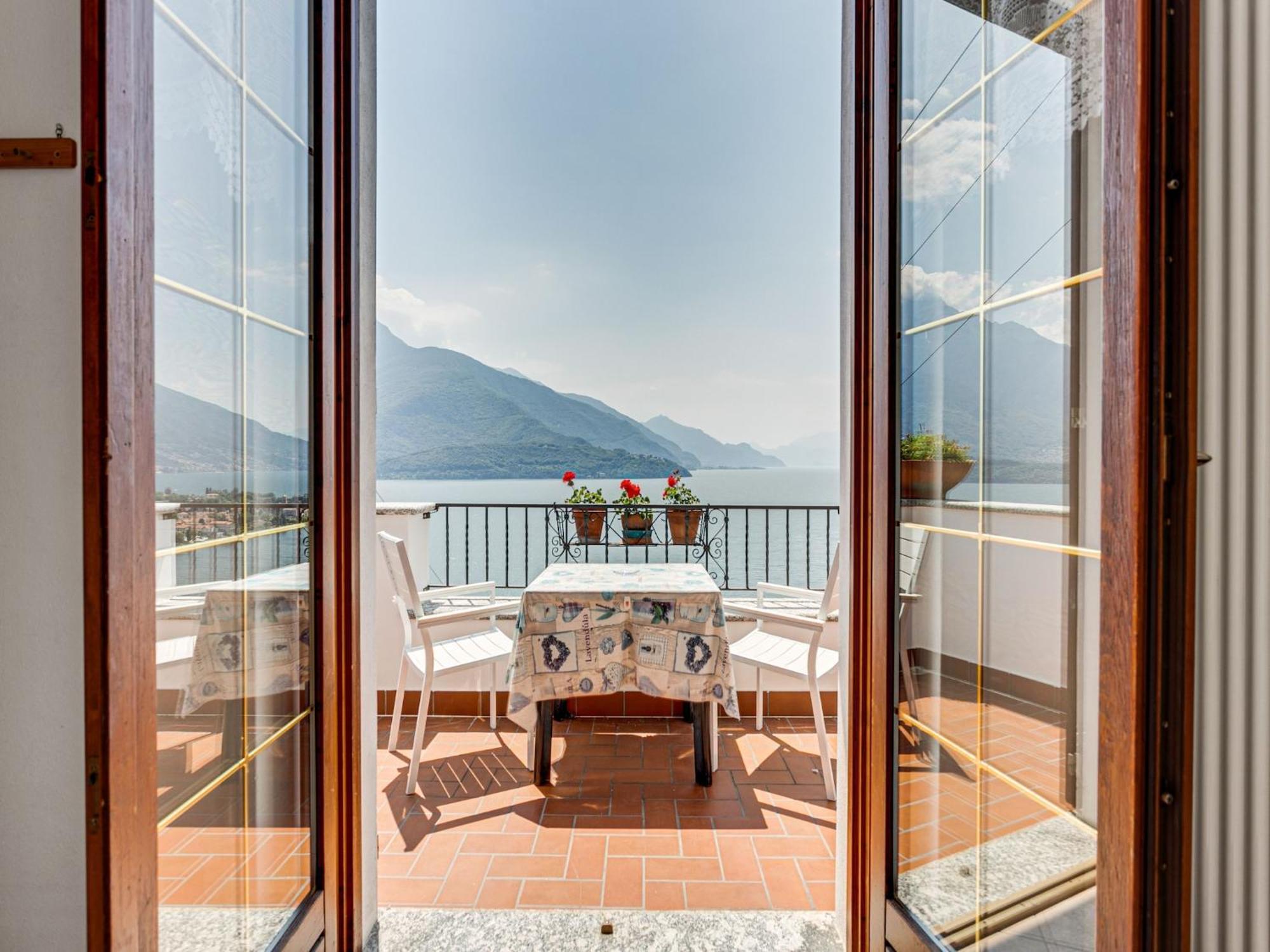 Wonderful Flat With Swimming Pool Lift And Garden Apartment