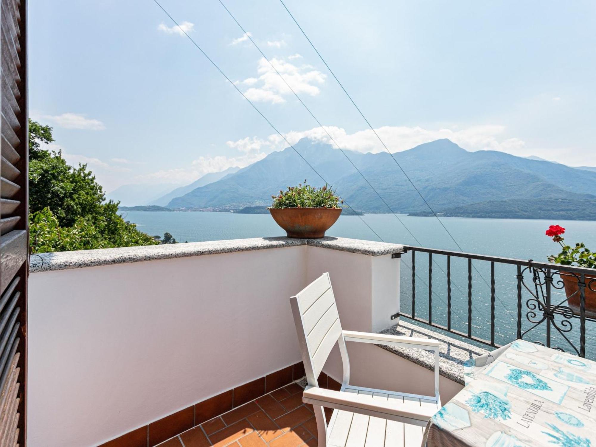 Wonderful Flat With Swimming Pool Lift And Garden Apartment