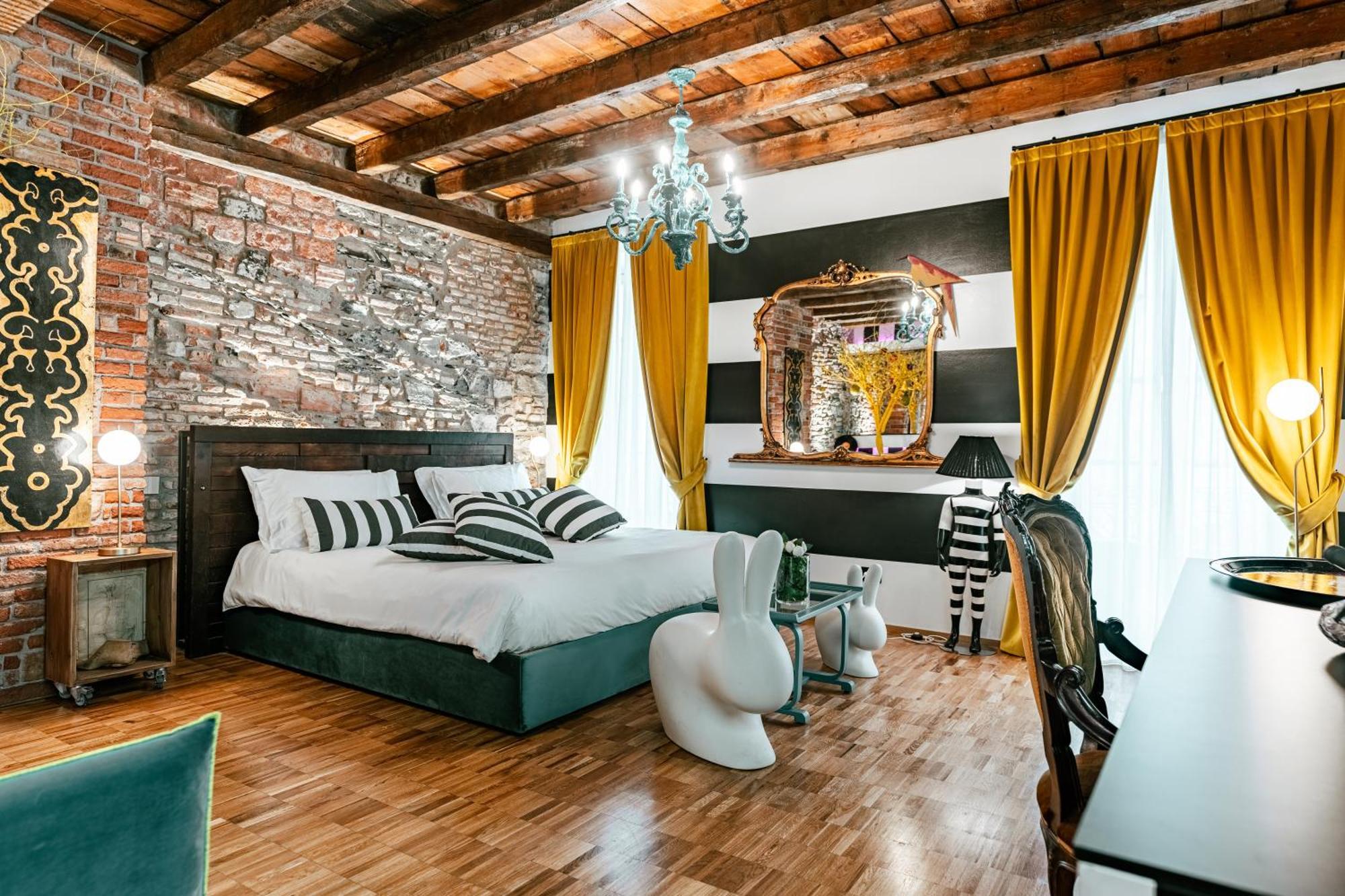 Aurum - Luxury