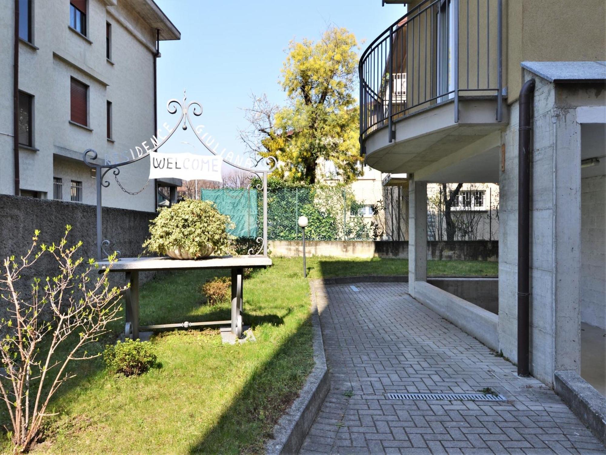 Simplistic In With Balcony Terrace