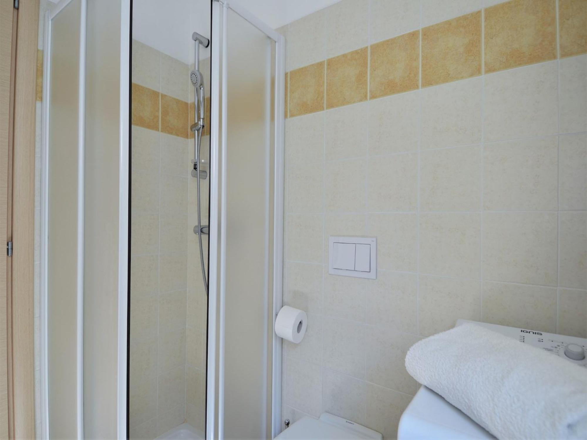 Apartment Snug In With Balcony Or Terrace *