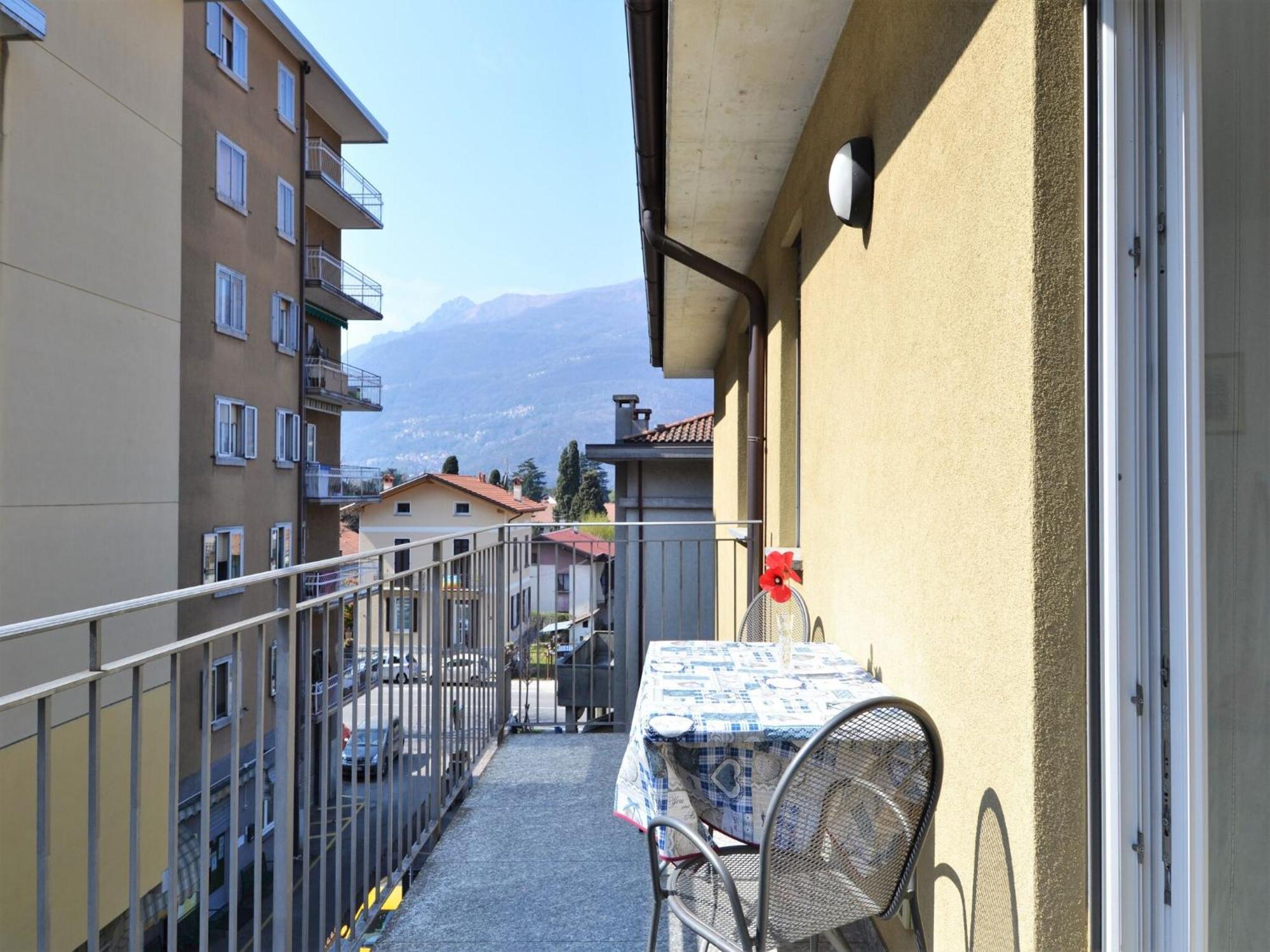 Simplistic In With Balcony Terrace Dervio