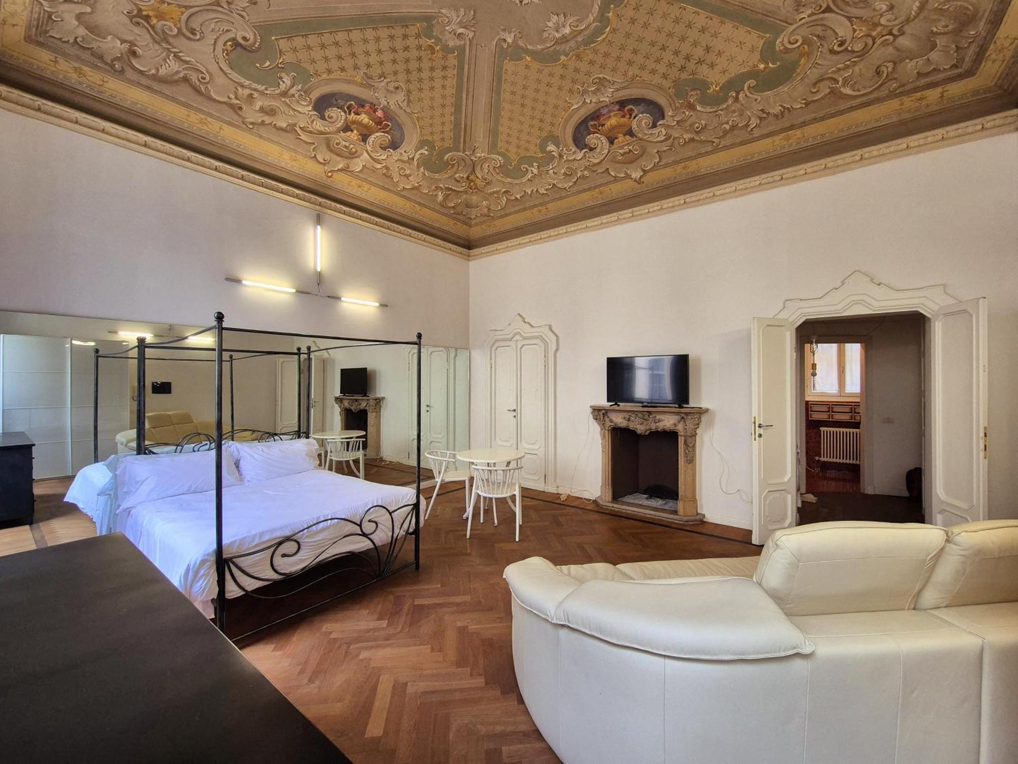 La Perla Town Apartment *