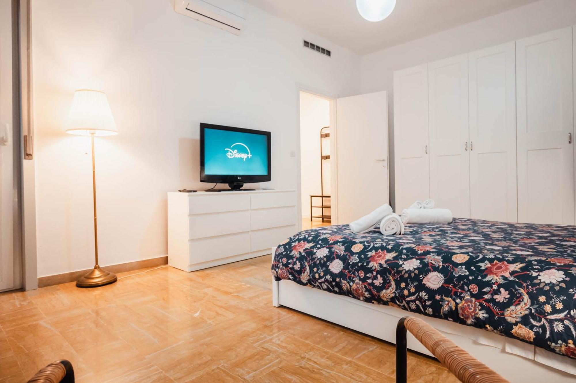 Apartment Sweethome Ampio Bilocale In Centro Con Parcheggio Gratuito Coperto Vicino A Stazione Como-milano