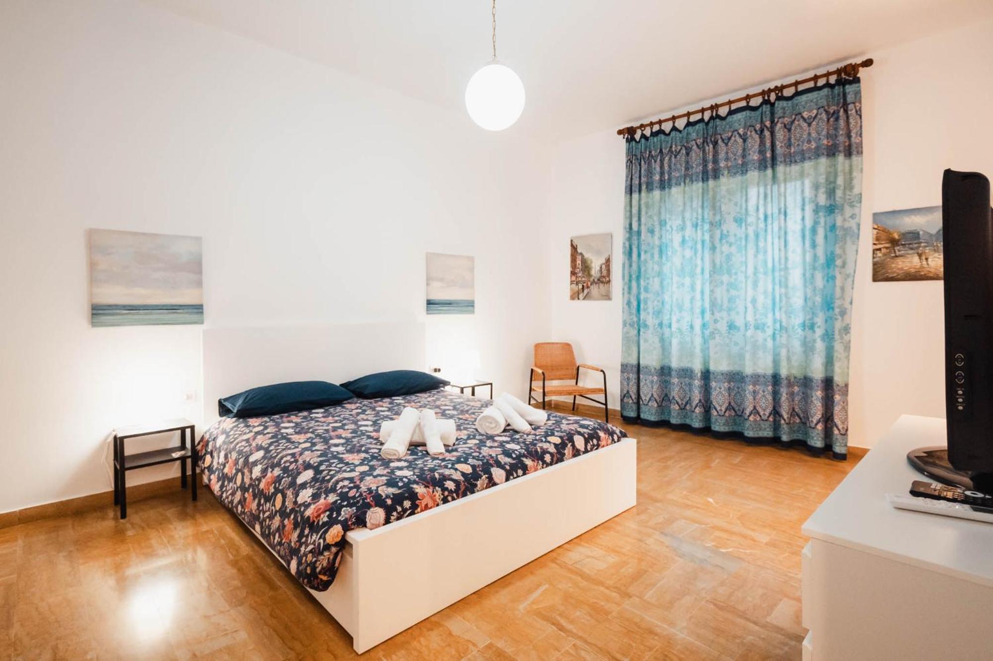 Sweethome Ampio Bilocale In Centro Con Parcheggio Gratuito Coperto Vicino A Stazione Como-milano Erba