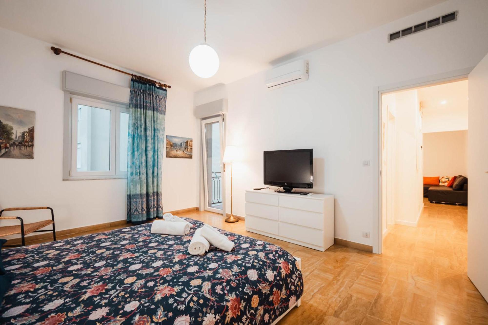 Sweethome Ampio Bilocale In Centro Con Parcheggio Gratuito Coperto Vicino A Stazione Como-milano Apartment