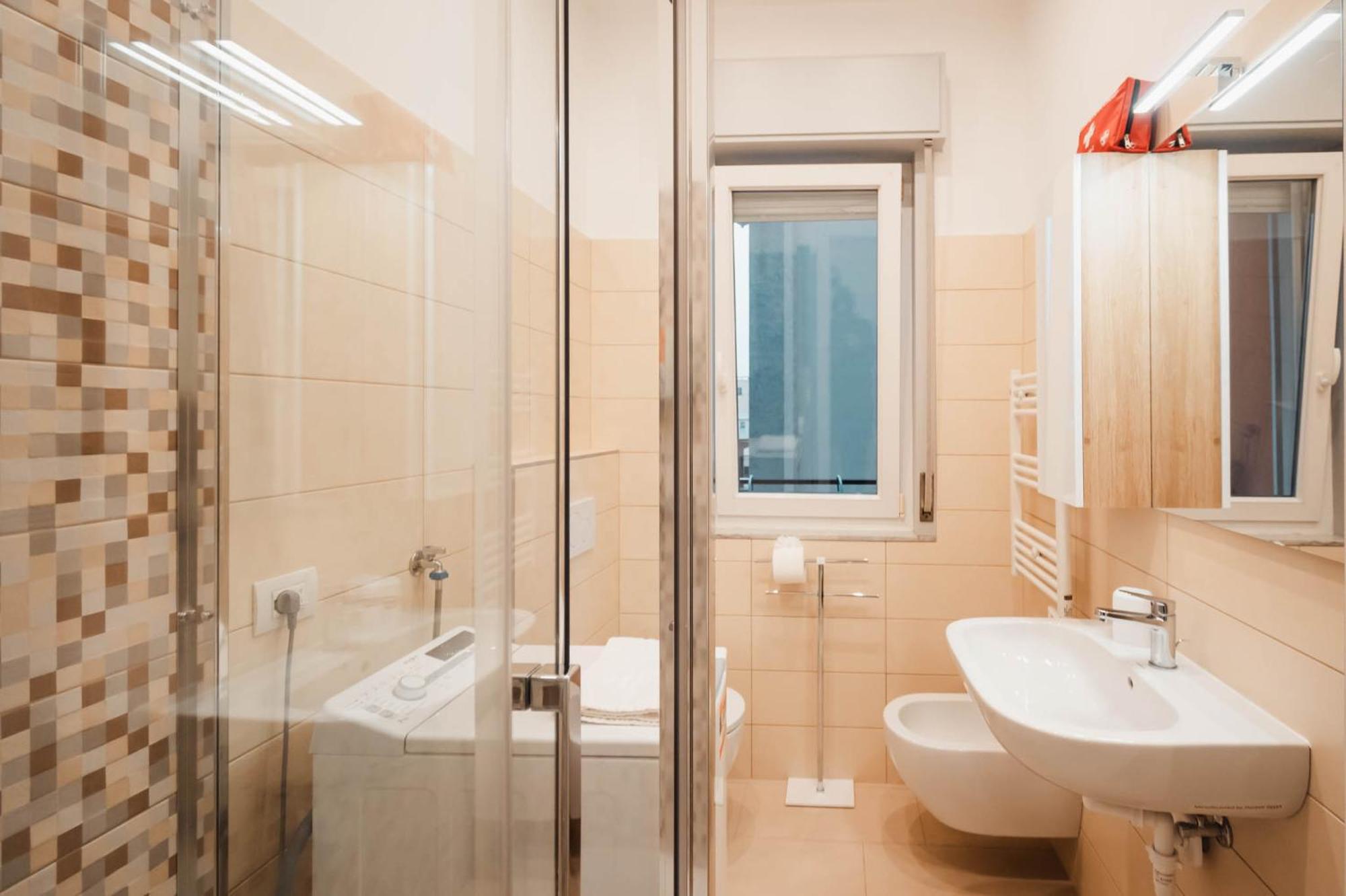Apartment Sweethome Ampio Bilocale In Centro Con Parcheggio Gratuito Coperto Vicino A Stazione Como-milano