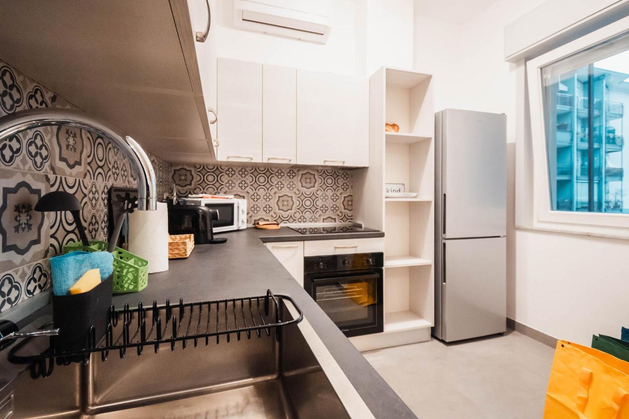 Sweethome Ampio Bilocale In Centro Con Parcheggio Gratuito Coperto Vicino A Stazione Como-milano Apartment *