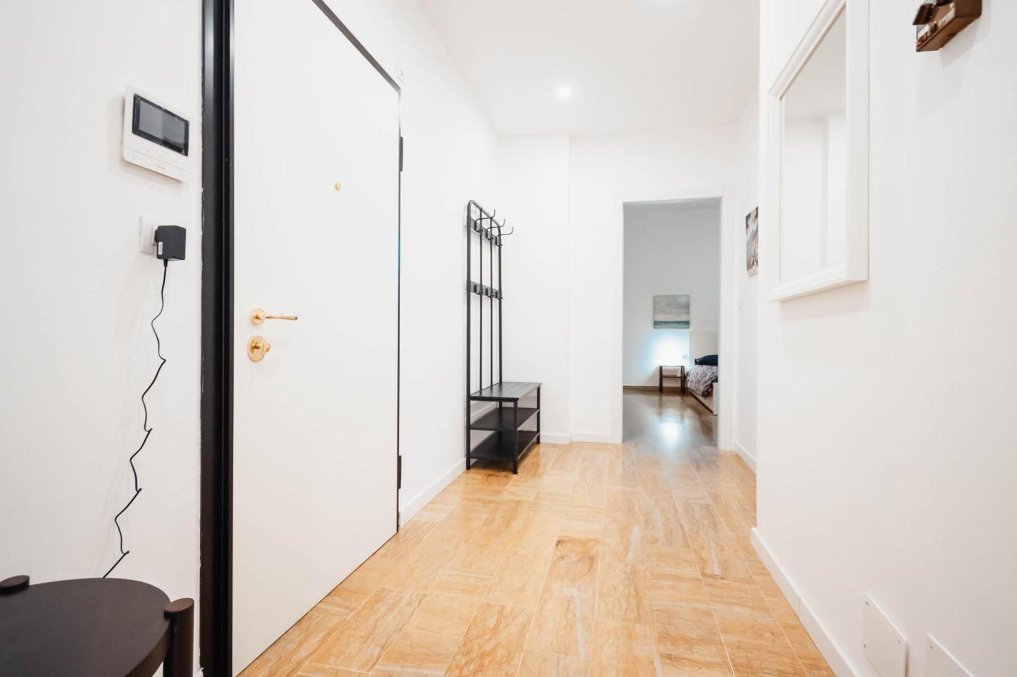 Sweethome Ampio Bilocale In Centro Con Parcheggio Gratuito Coperto Vicino A Stazione Como-milano Erba