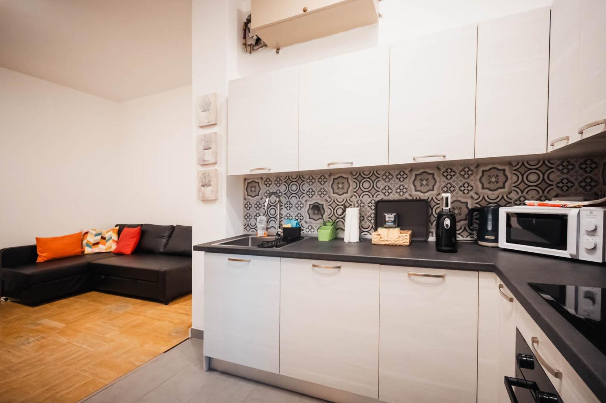 Sweethome Ampio Bilocale In Centro Con Parcheggio Gratuito Coperto Vicino A Stazione Como-milano Apartment *