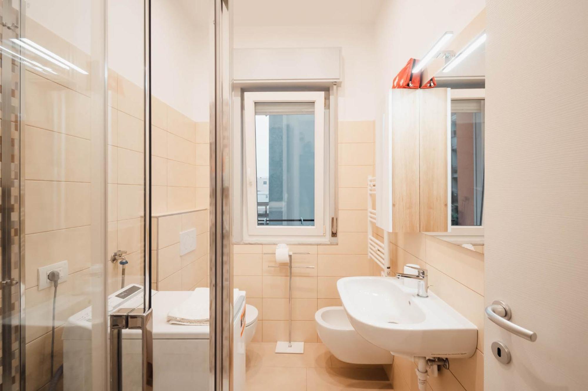 Sweethome Ampio Bilocale In Centro Con Parcheggio Gratuito Coperto Vicino A Stazione Como-milano *