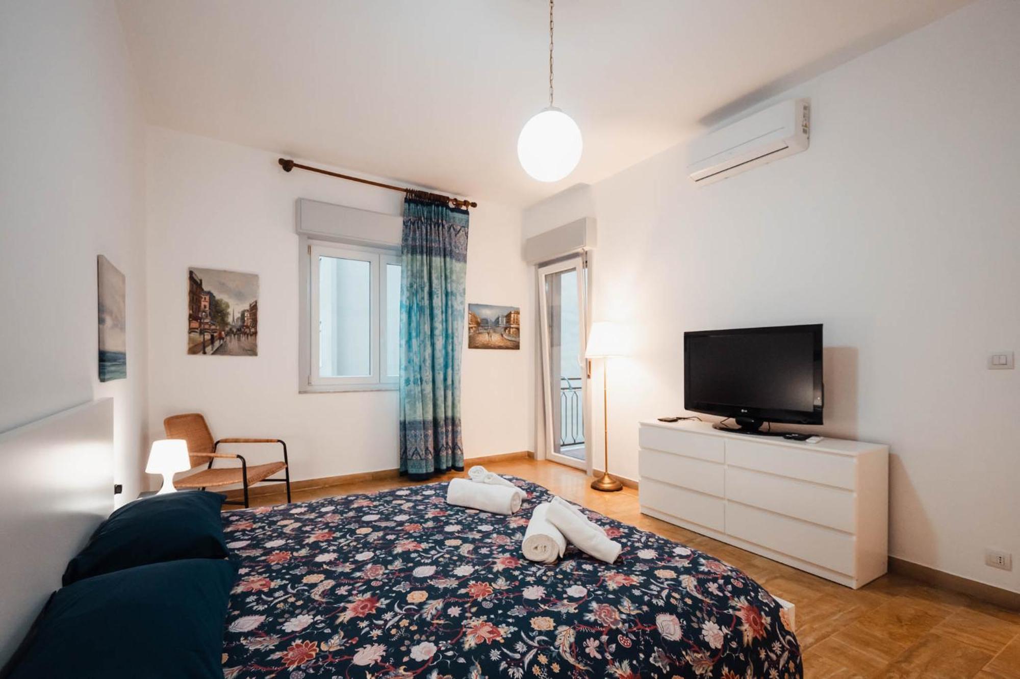 Sweethome Ampio Bilocale In Centro Con Parcheggio Gratuito Coperto Vicino A Stazione Como-milano Apartment *