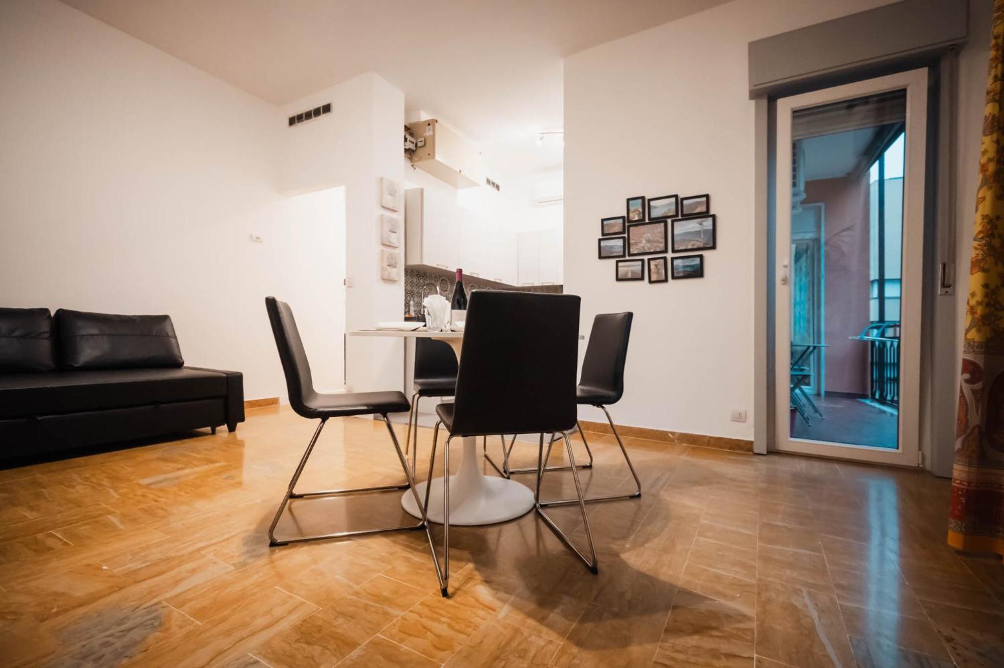 Apartment Sweethome Ampio Bilocale In Centro Con Parcheggio Gratuito Coperto Vicino A Stazione Como-milano *