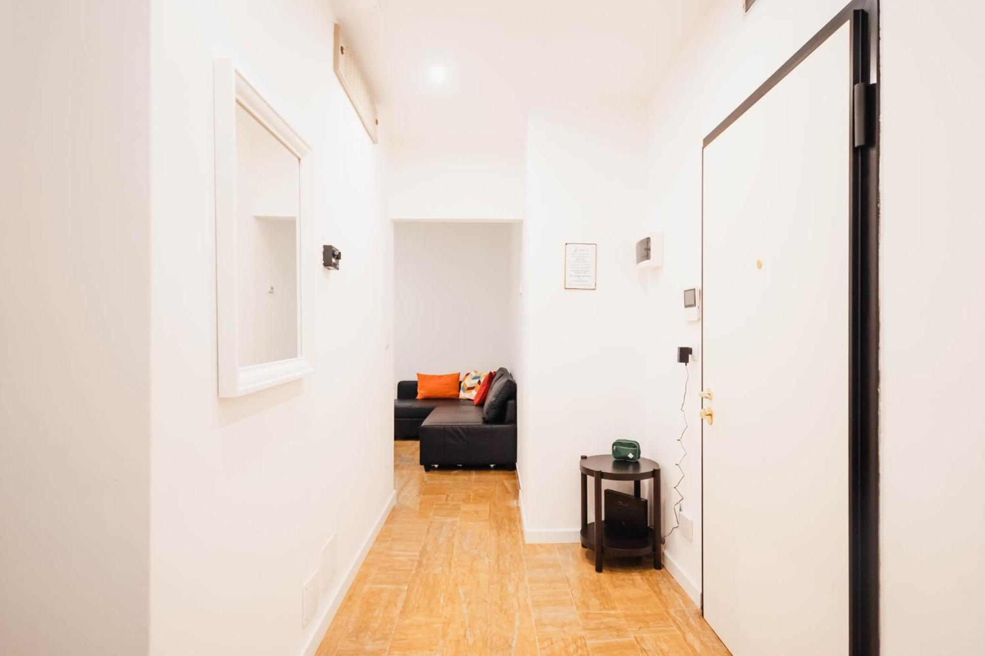 Sweethome Ampio Bilocale In Centro Con Parcheggio Gratuito Coperto Vicino A Stazione Como-milano Apartment