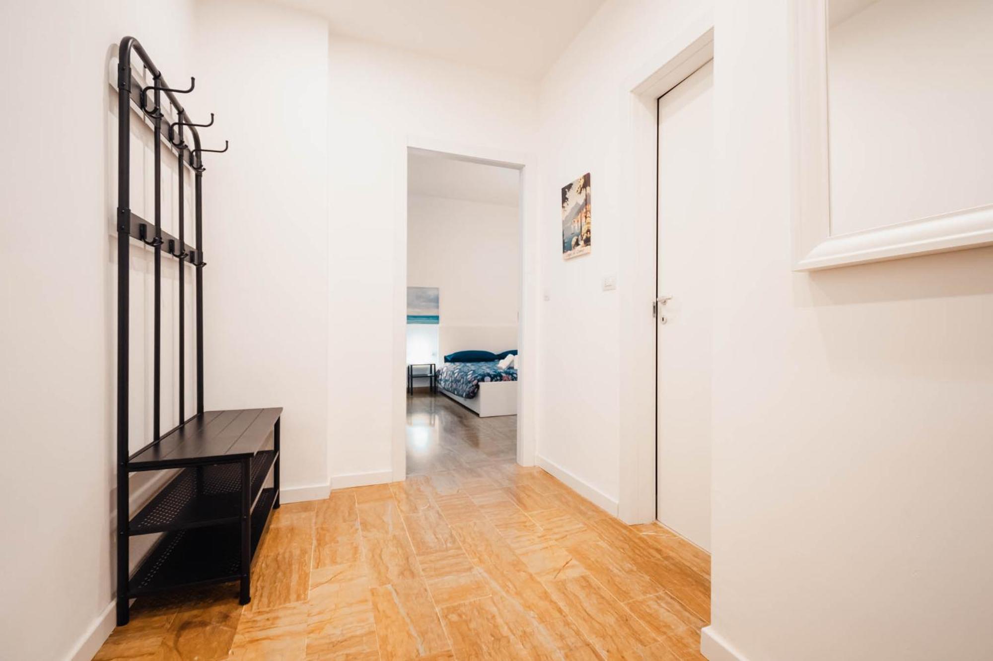Sweethome Ampio Bilocale In Centro Con Parcheggio Gratuito Coperto Vicino A Stazione Como-milano Apartment *