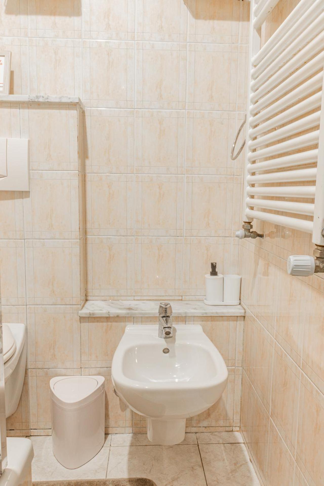 Free Parking - 5 Min By Walk From Center Apartment *