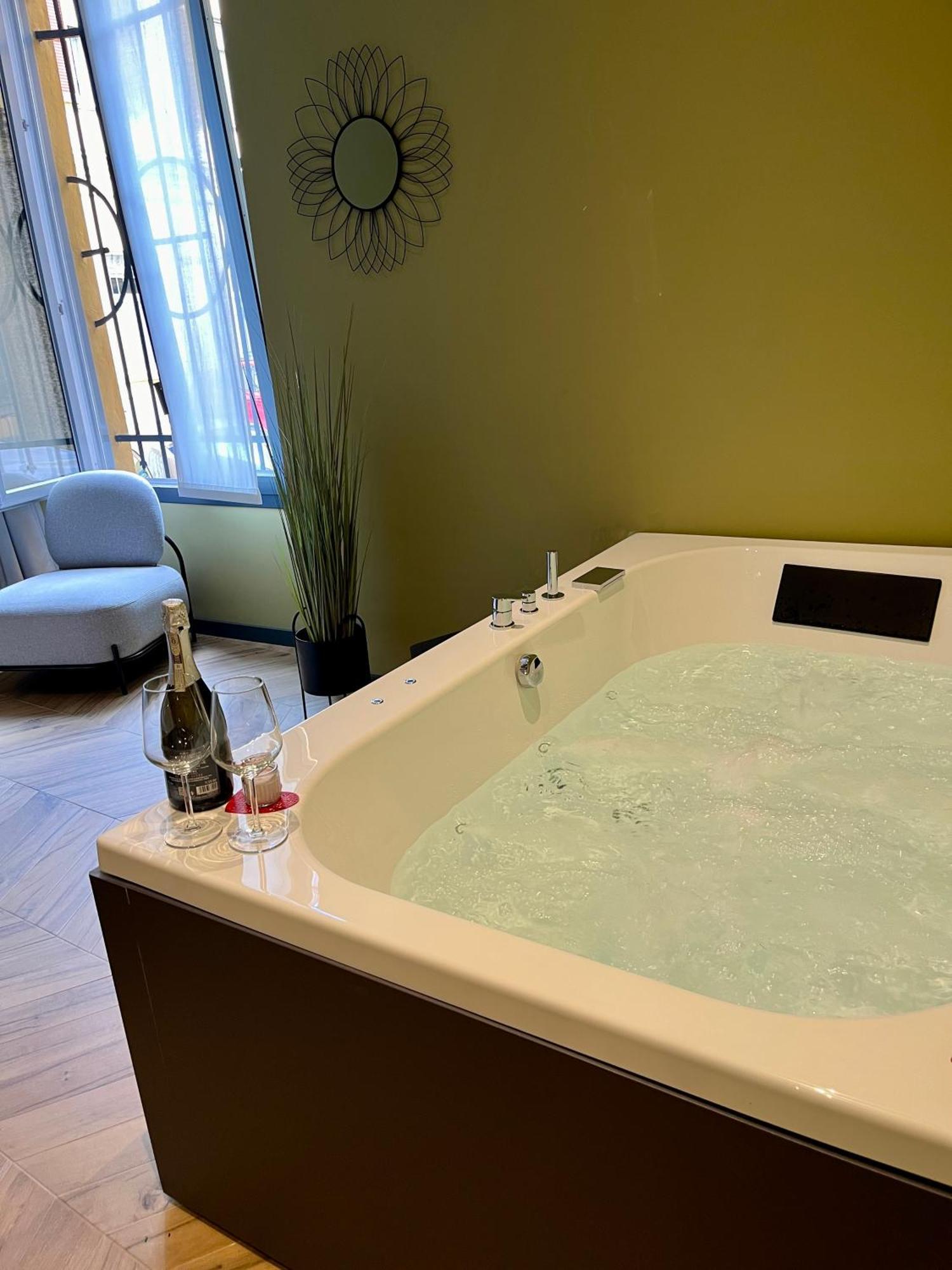 Victoria's Suite&spa Con Parcheggio Privato Apartment *