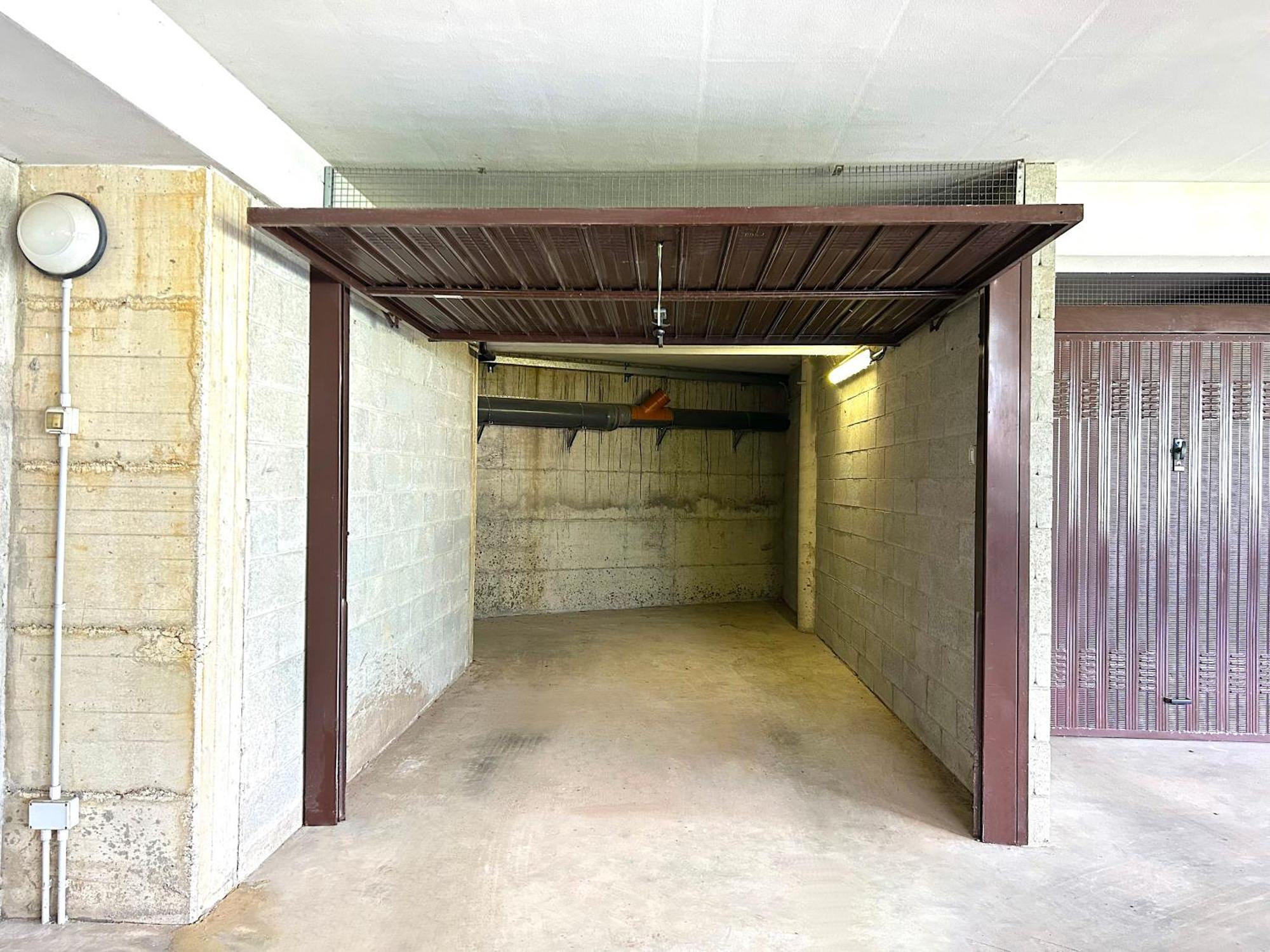 Apartment Nest With Private Garage *