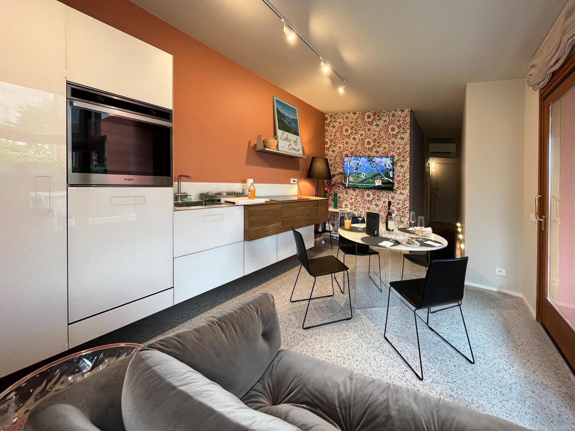 Nest With Private Garage *