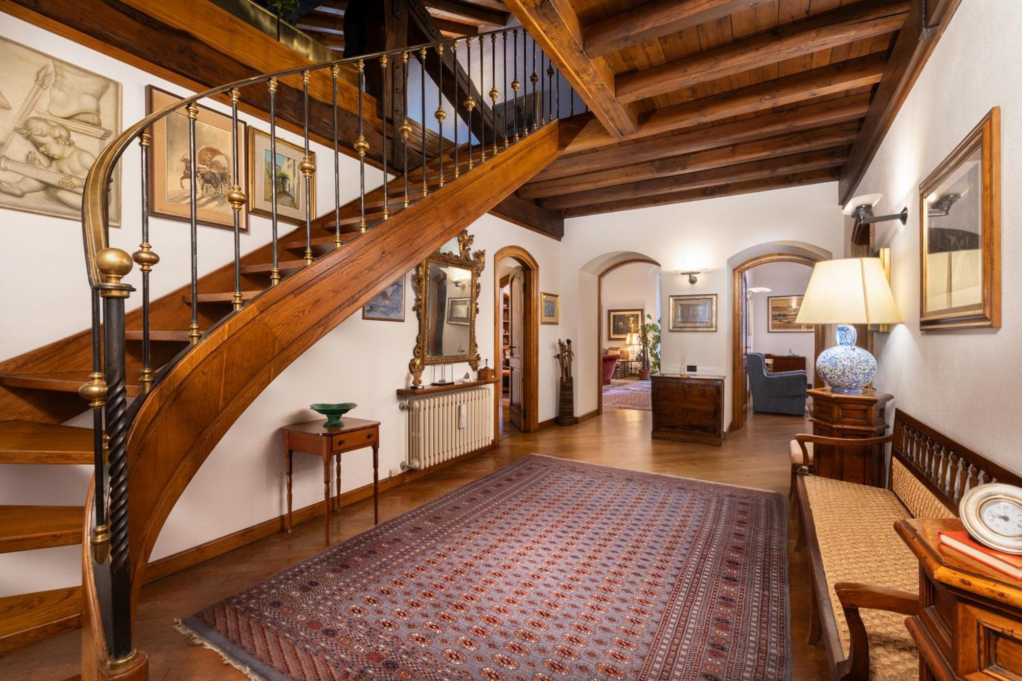 Unico Luxury Living In Duomo Apartment