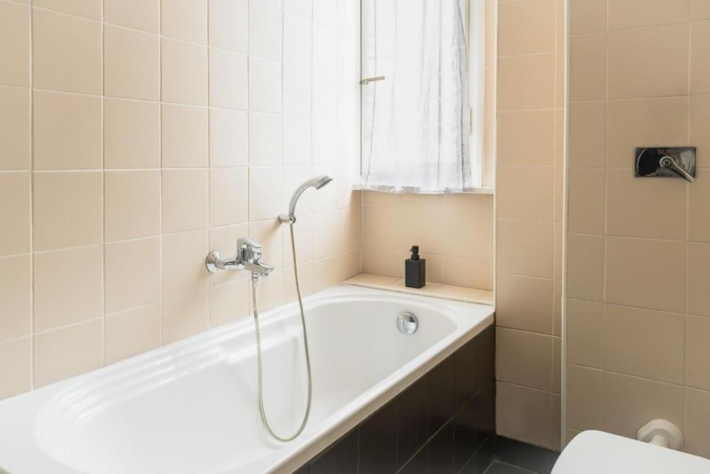 3 Bedroom Beautiful View Near Center Apartment *