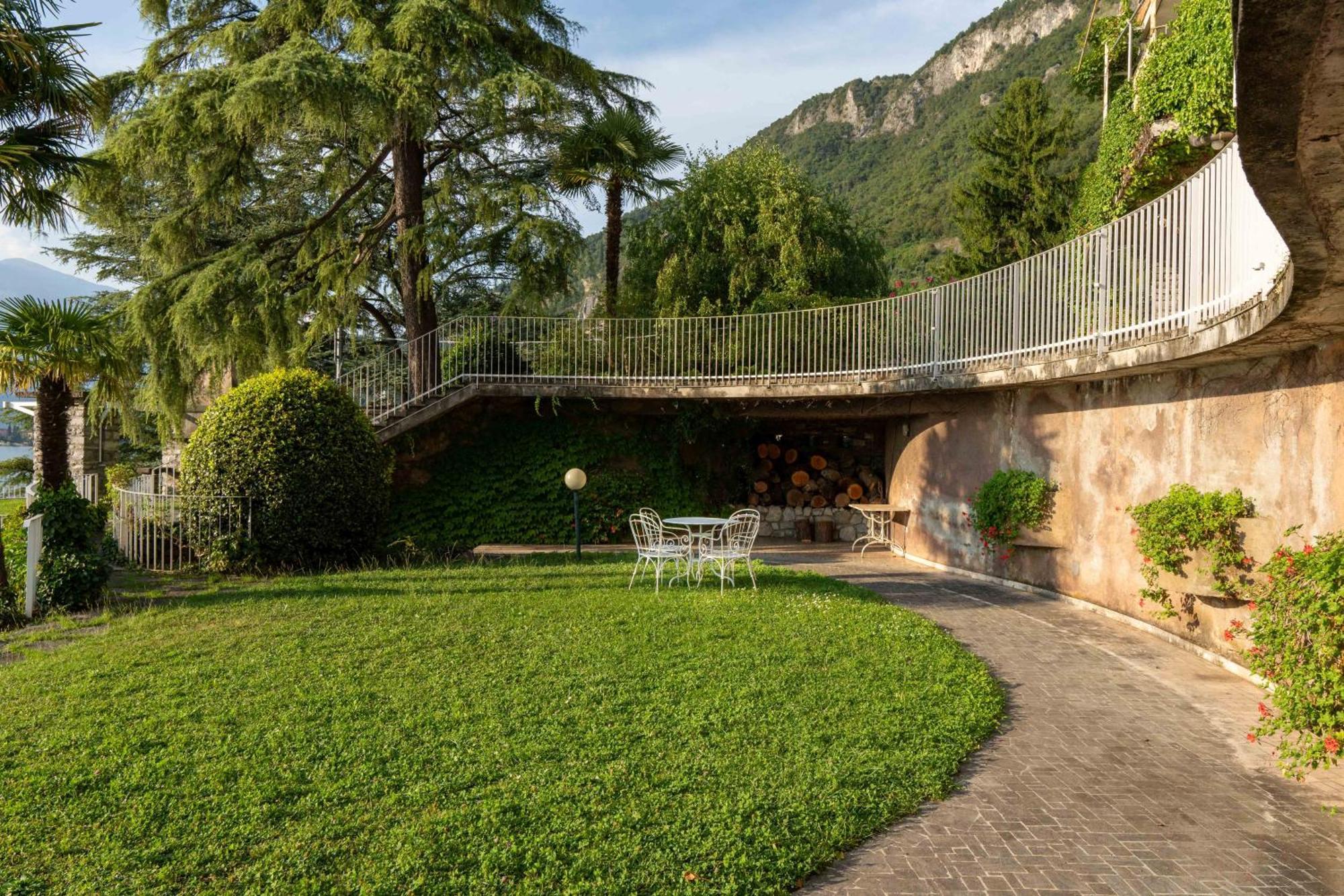 Lucy - Porzione Di Con Giardino Varenna