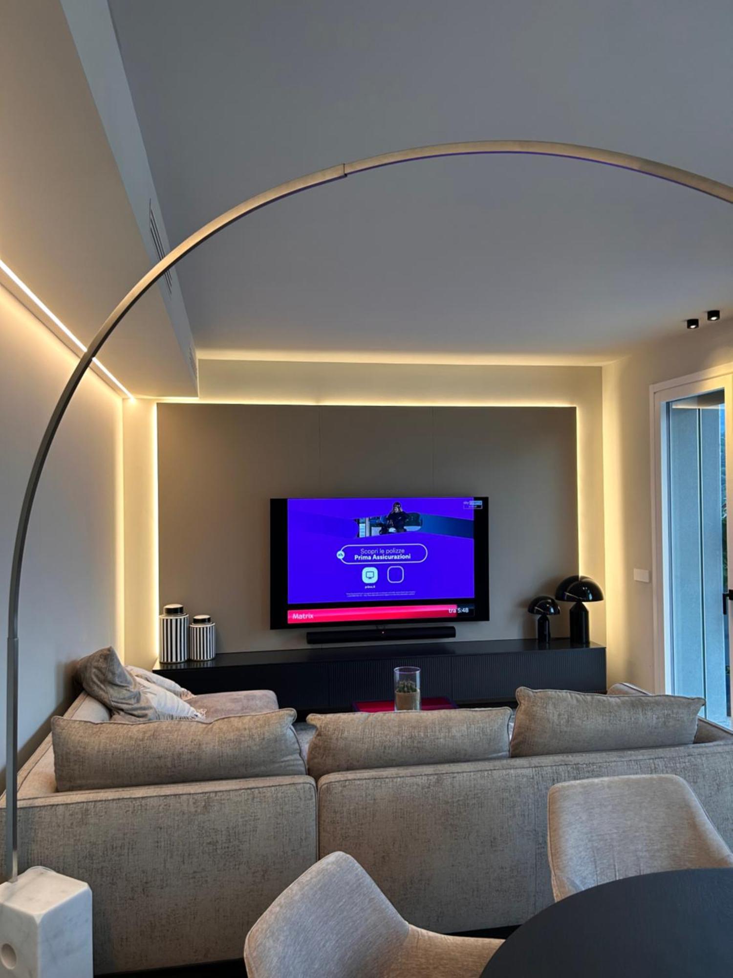 Luxury White House *